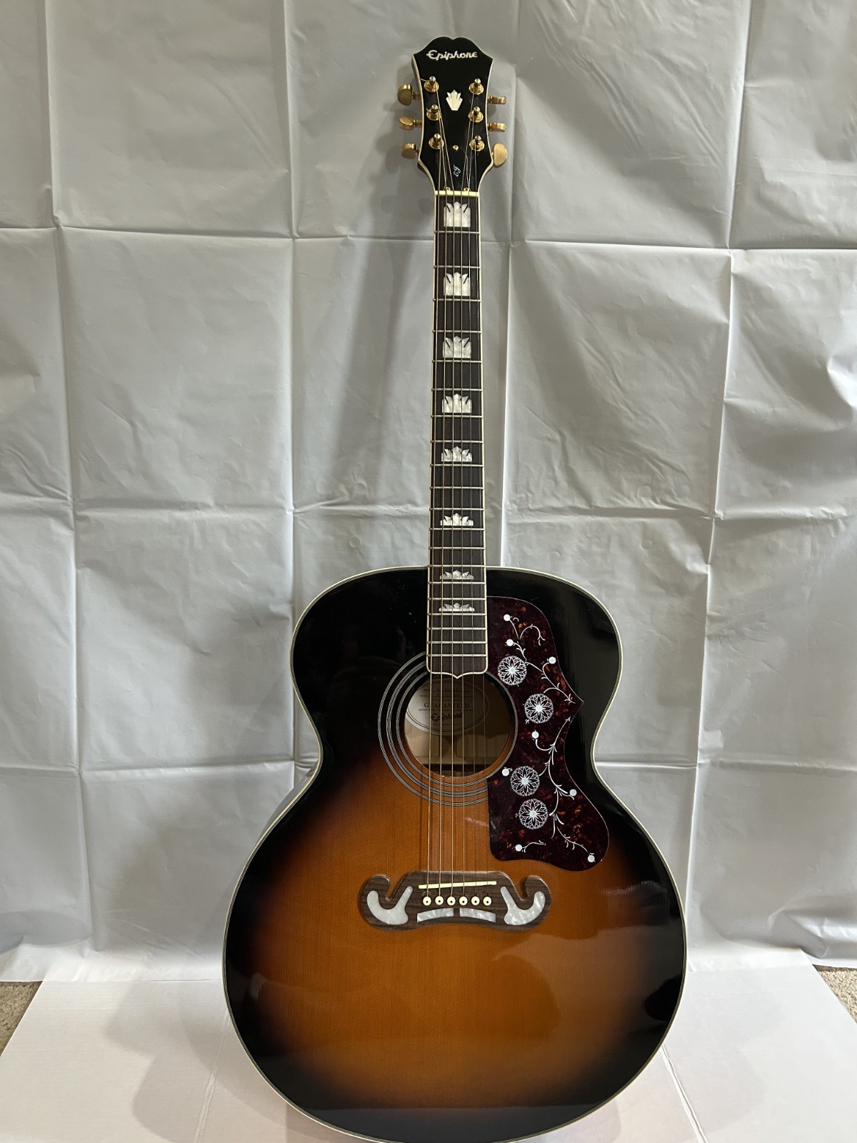 Epiphone J200 Acoustic guitar , vintage sunburst , excellent condition Epiphone J200 Acoustic guitar , vintage sunburst , excellent condition