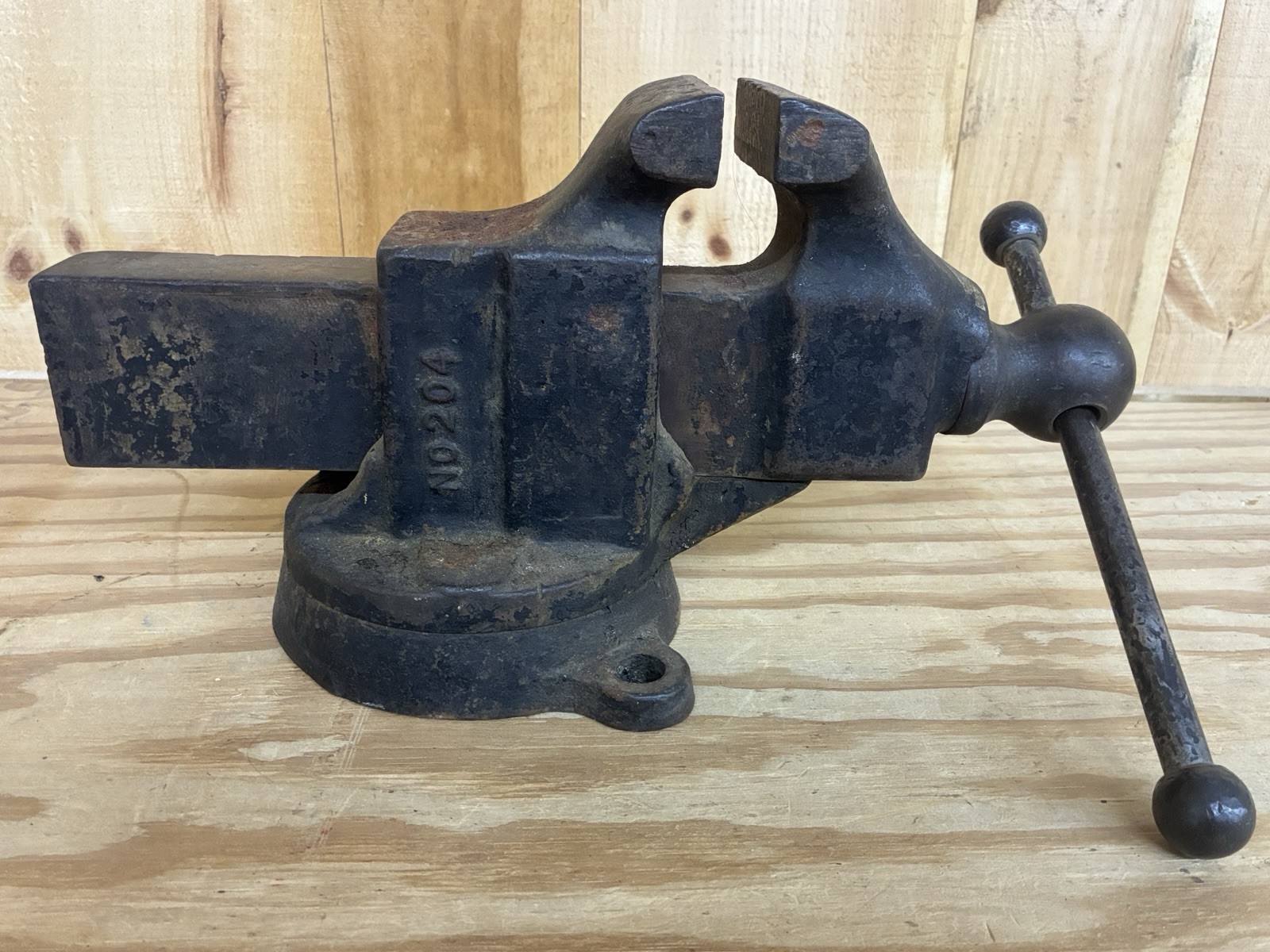 Vintage Reed Mfg. Co. Erie, PA #204 Bench Vise With Swivel Base Vintage Reed Mfg. Co. Erie, PA #204 Bench Vise With Swivel Base