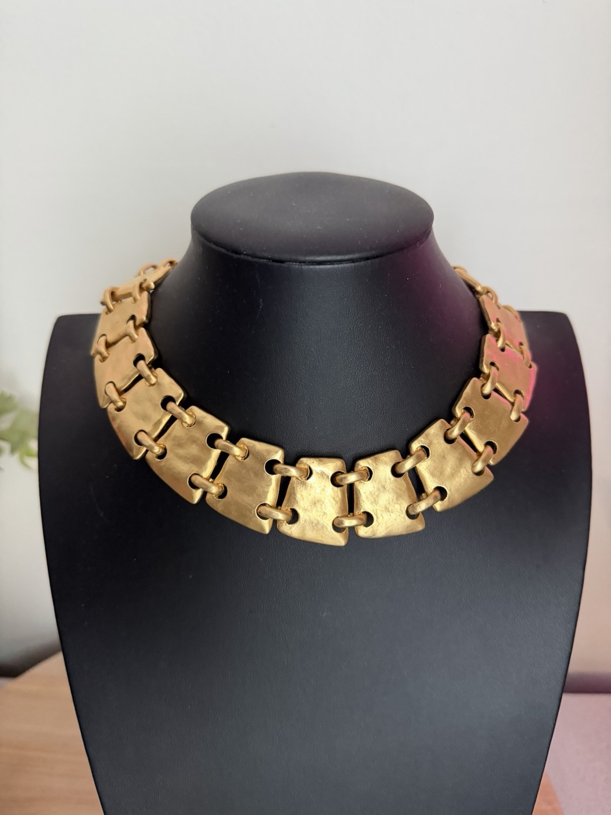 Vintage Les Bernard VO Vogue Gold Tone Articulated Collar Necklace 17” Made USA