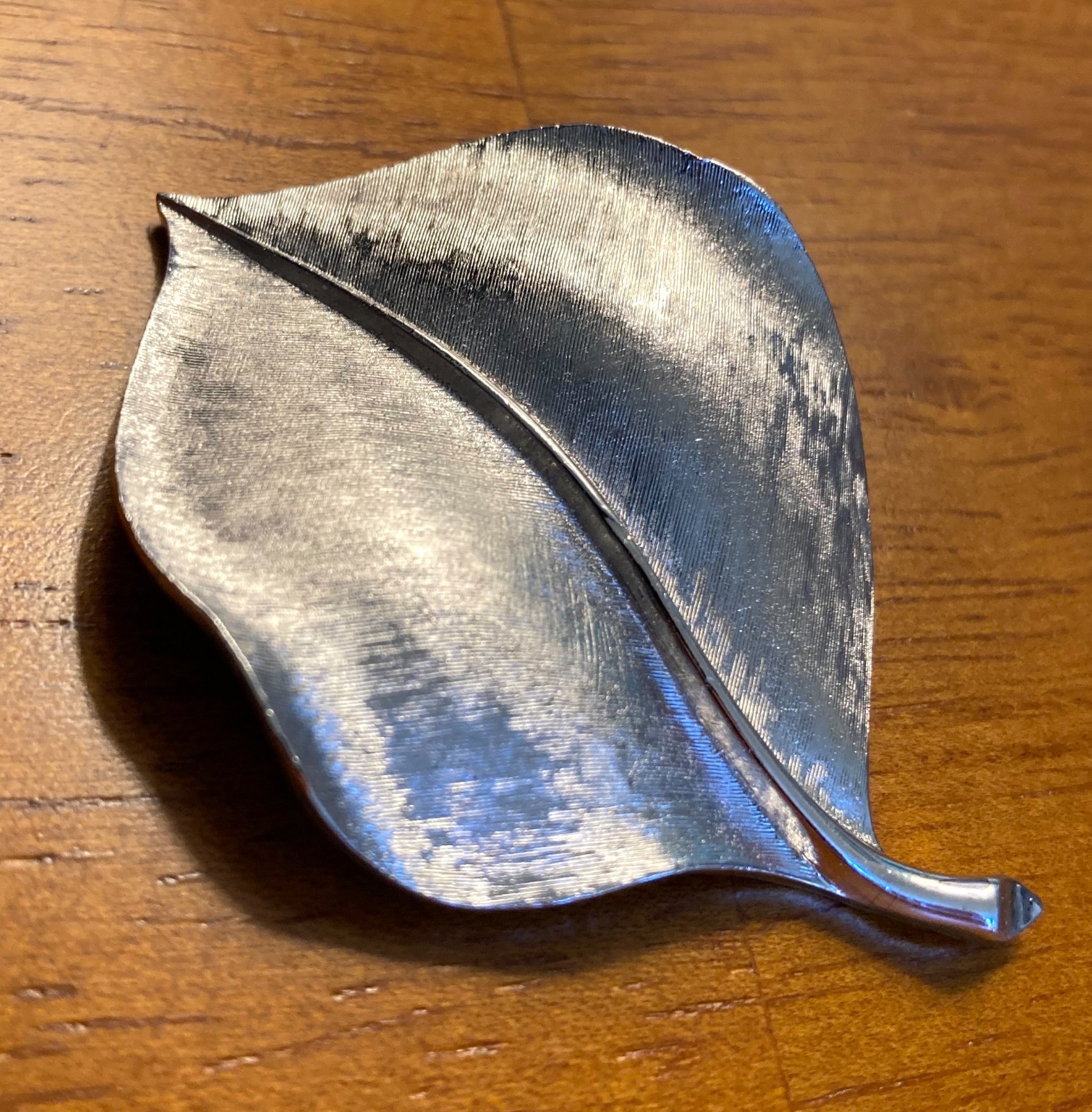 Vintage Signed Crown TRIFARI Textured Striated Silver Tone MCM Leaf Brooch Pin