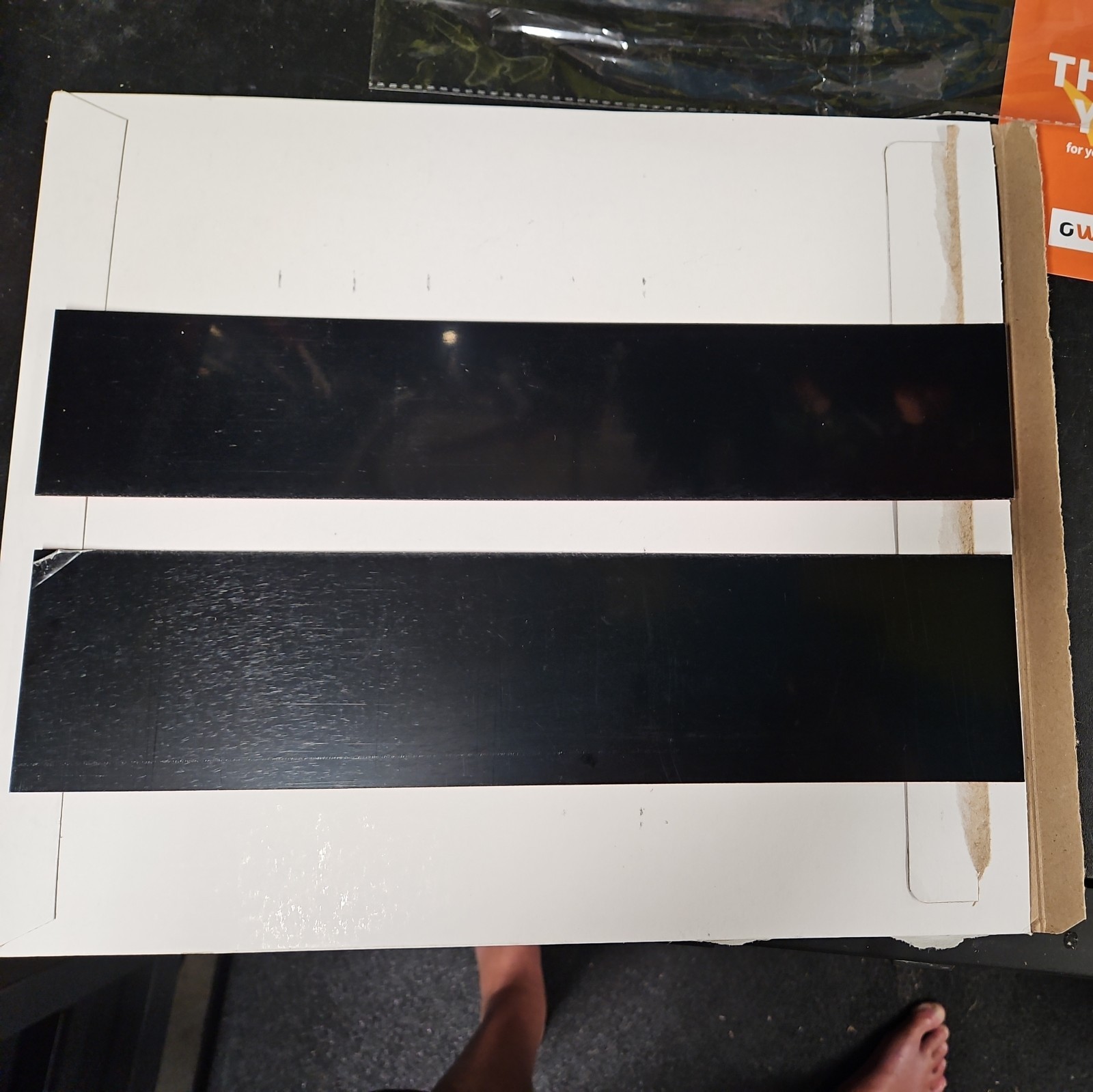 2019-2026 Chevrolet Silverado/GMC Sierra Rear Sliding Window Trim Gloss Black