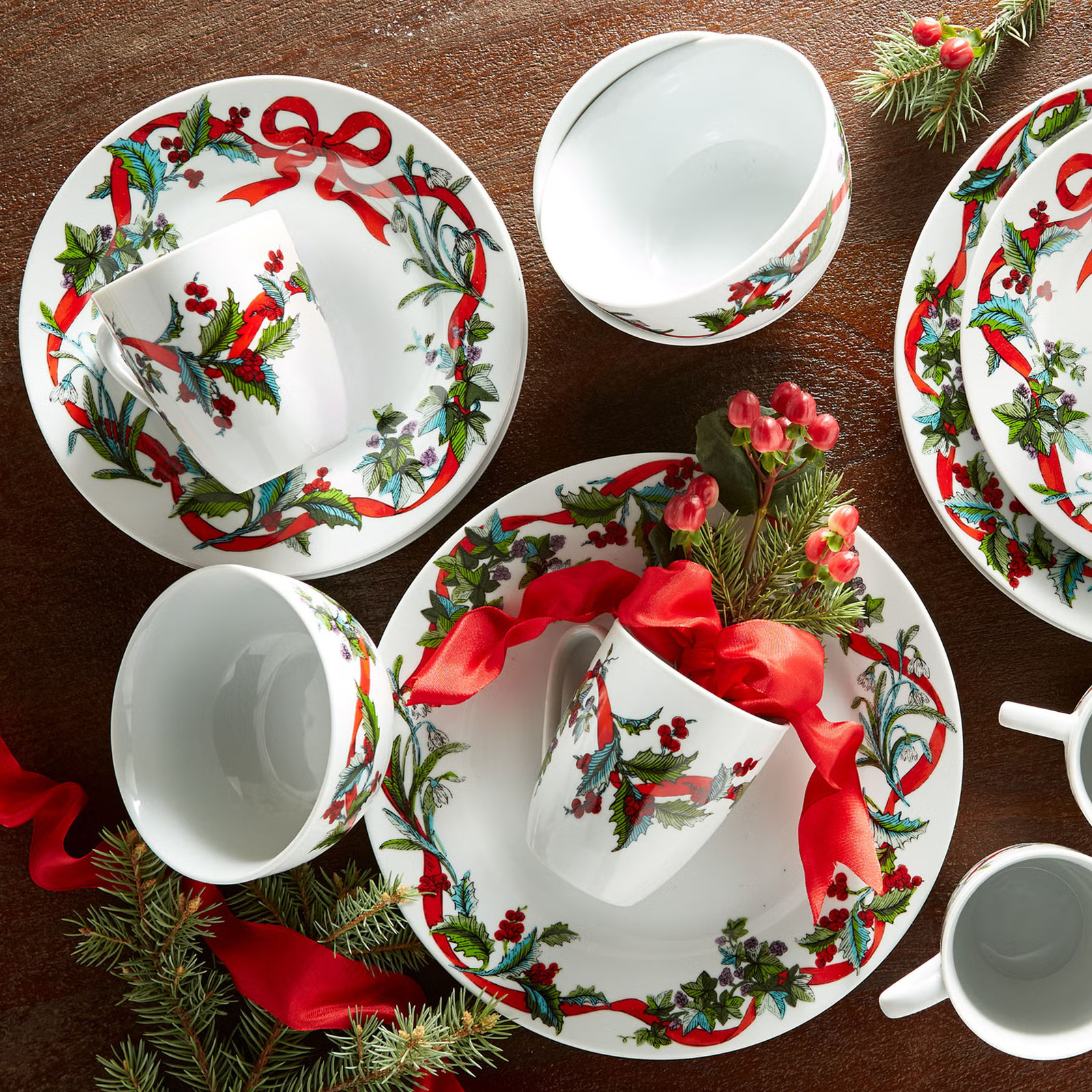 BrylaneHome 16 Piece Christmas Dinnerware Set - White