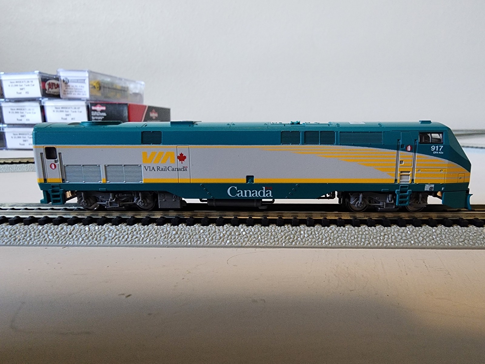 N-scale Kato Via Rail P42 Genesis #917 Tested Runs Well 176-6043 NIB 1026