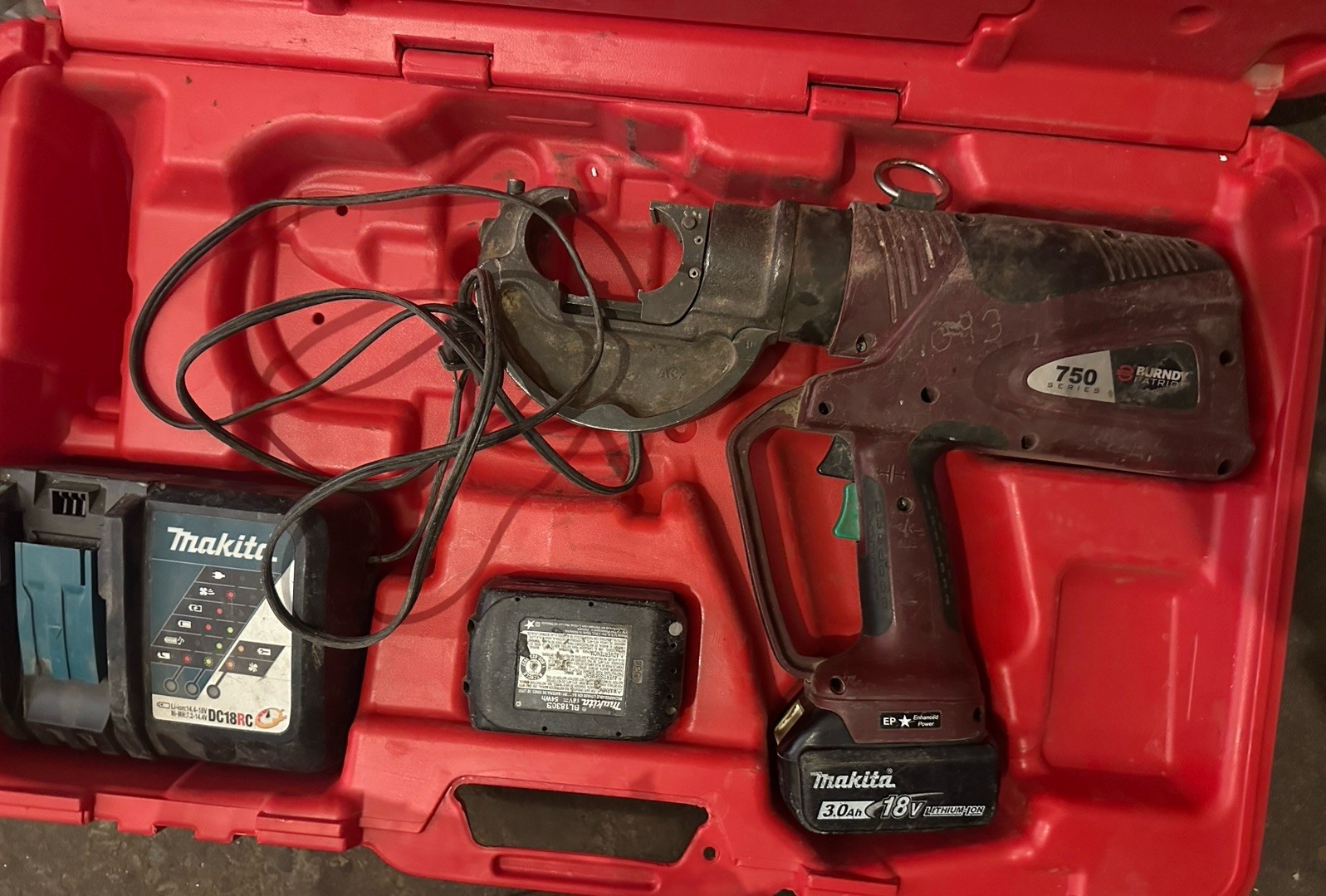 Burndy PAT750LI Hydraulic Crimping Tool With Batteries Carry Case