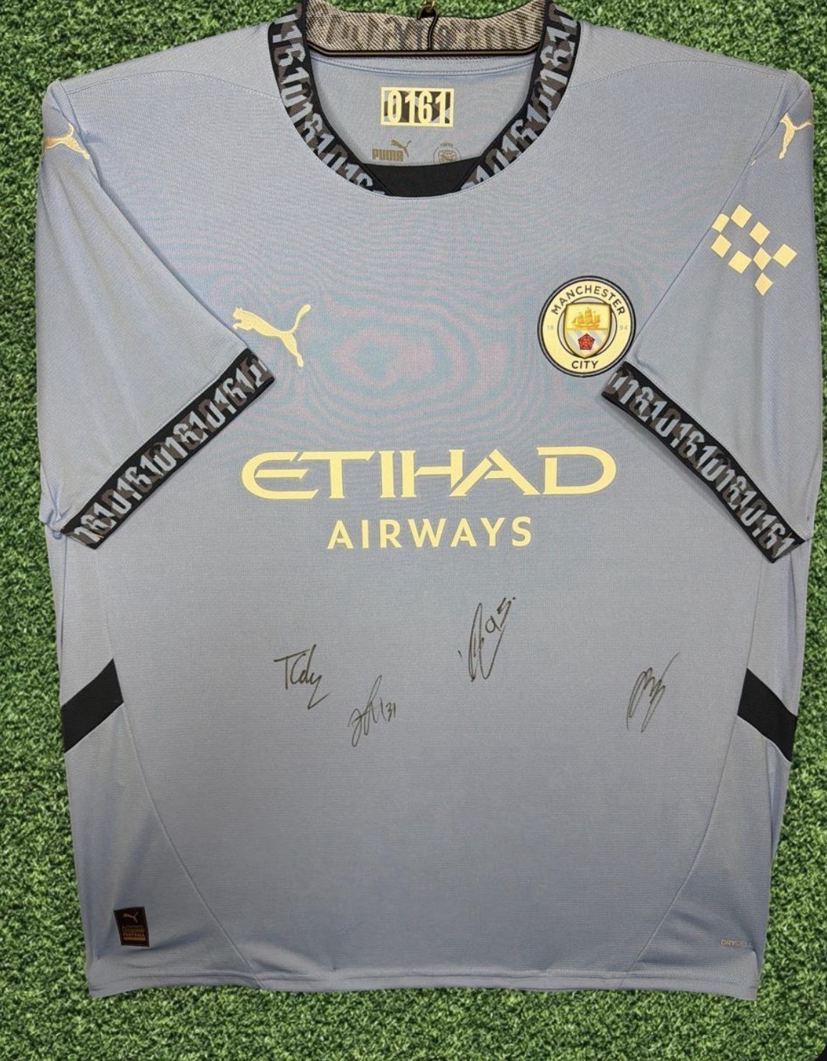 Manchester City 2024/25 Original Fan Jersey Signed by Oscar Bobb & Ederson Manchester City 2024/25 Original Fan Jersey Signed by Oscar Bobb & Ederson