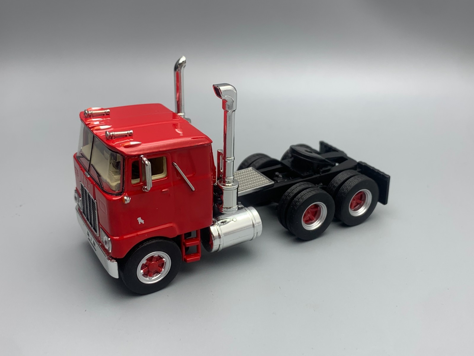 Top Shelf 1/64 Mack F700 Diecast Alloy Trailer Car Truck Model -- Two color