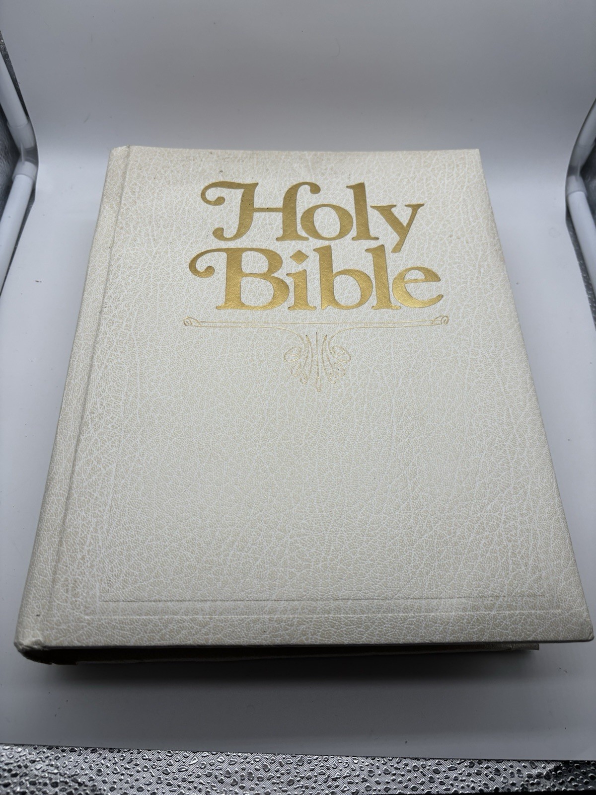 Vintage Holy Bible KJV Family Heritage Edition World Bible Publishers White Gold Vintage Holy Bible KJV Family Heritage Edition World Bible Publishers White Gold