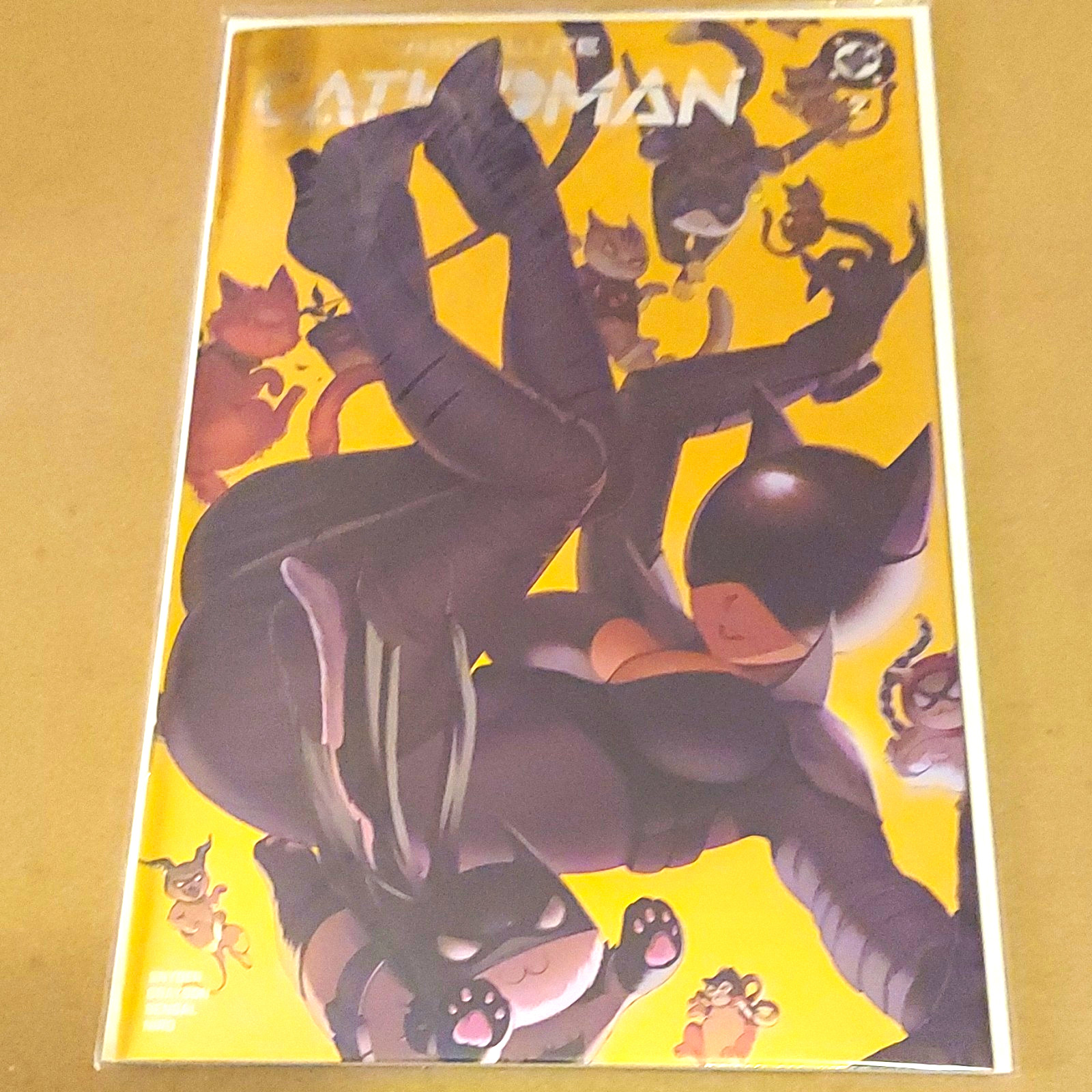 DC Universe Catwoman #1 Exclusive Gold Foil Variant Cover by Rachta Lin LTD 1000