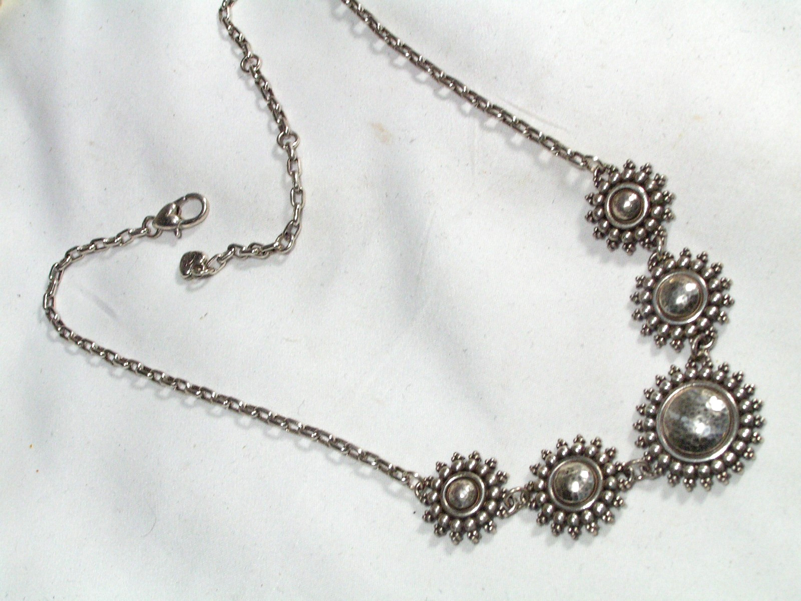 ...BRIGHTON...Silver Tone Telluride Graduated Sunburst Medallions Necklace... ...BRIGHTON...Silver Tone Telluride Graduated Sunburst Medallions Necklace...