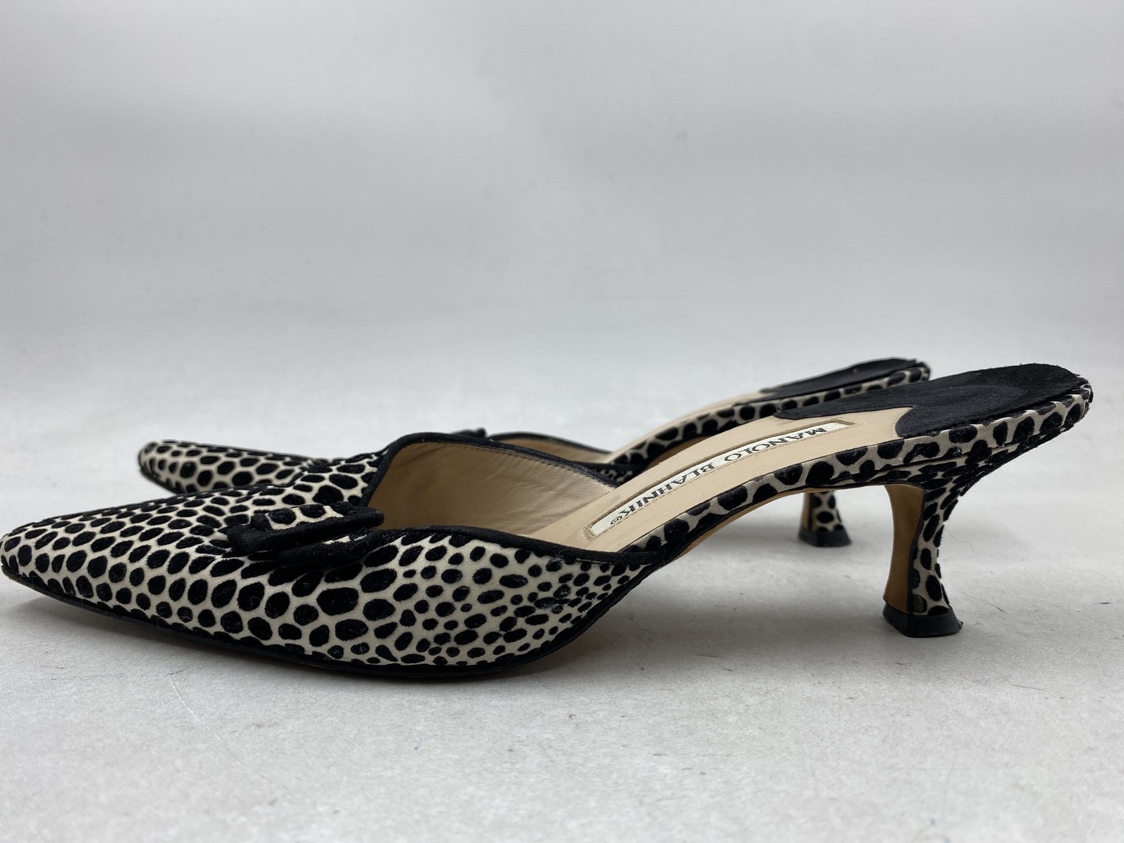 Manolo Blahnik Cream Black Spotted Buckle Pointed Toe Kitten Heel Mules Size 37
