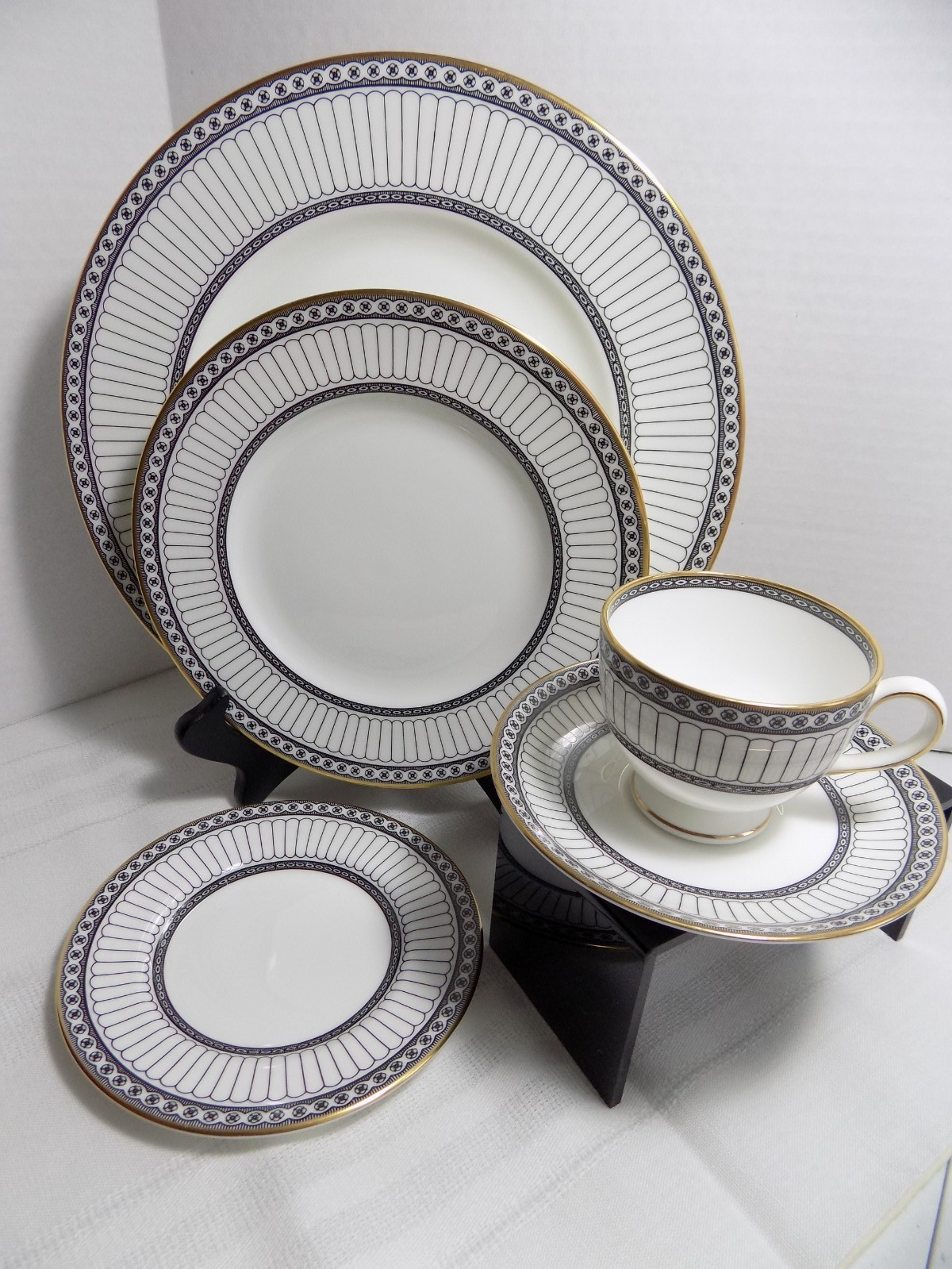 Wedgwood, Colonnade, Black, 5 pc. Place Setting, England