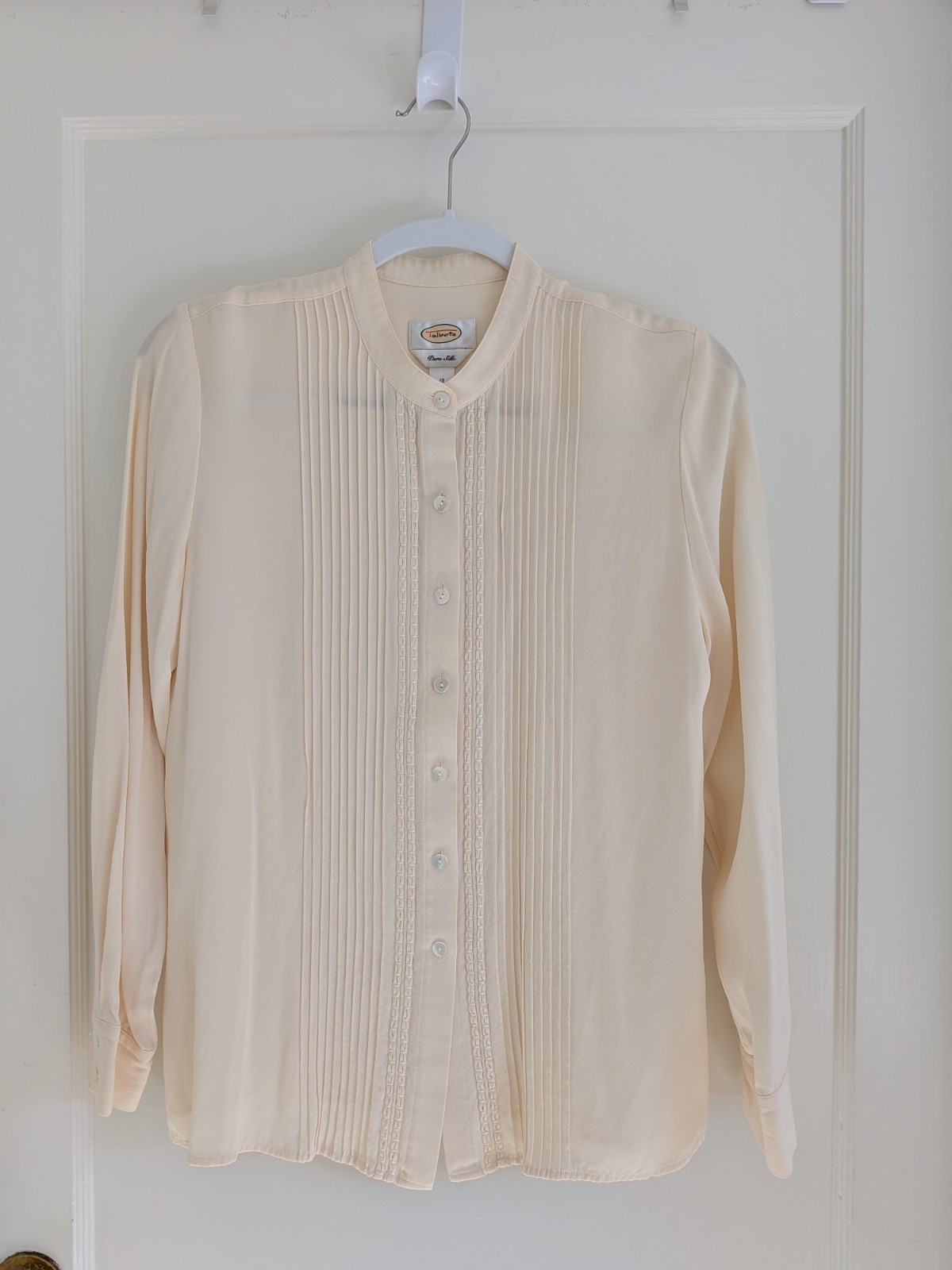 Talbots Pure Silk Blouse Women\'s 10 Cream Pintuck Button Front Long Sleeve Top