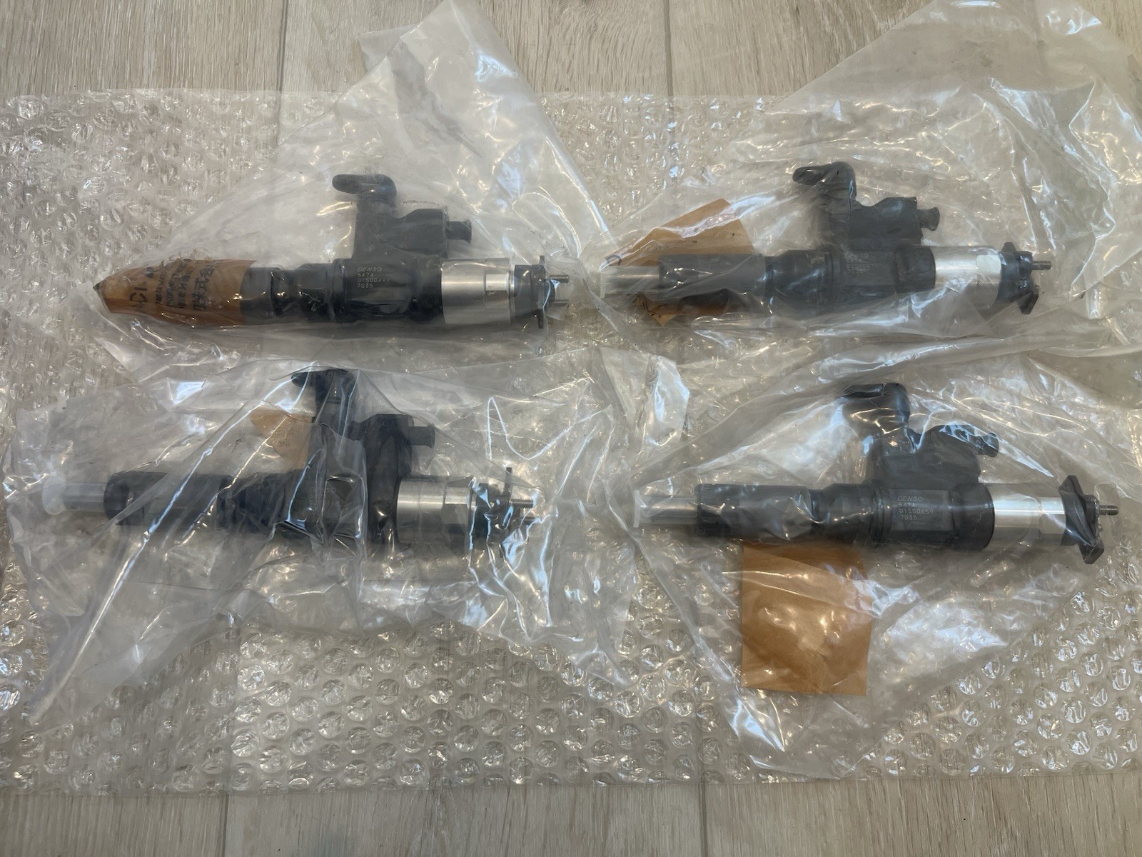 4 New Genuine DENSO Fuel Injector 095000-5471 5474 01-07 Isuzu NPR NPR-HD 4HK1