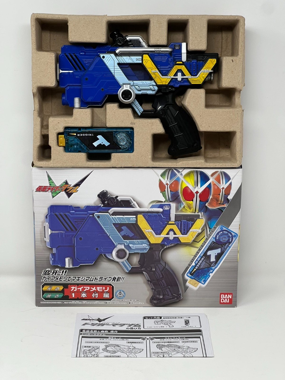 Bandai Kamen Rider W Double / DX Trigger Magnum + Gaia Memory / CIB / USA