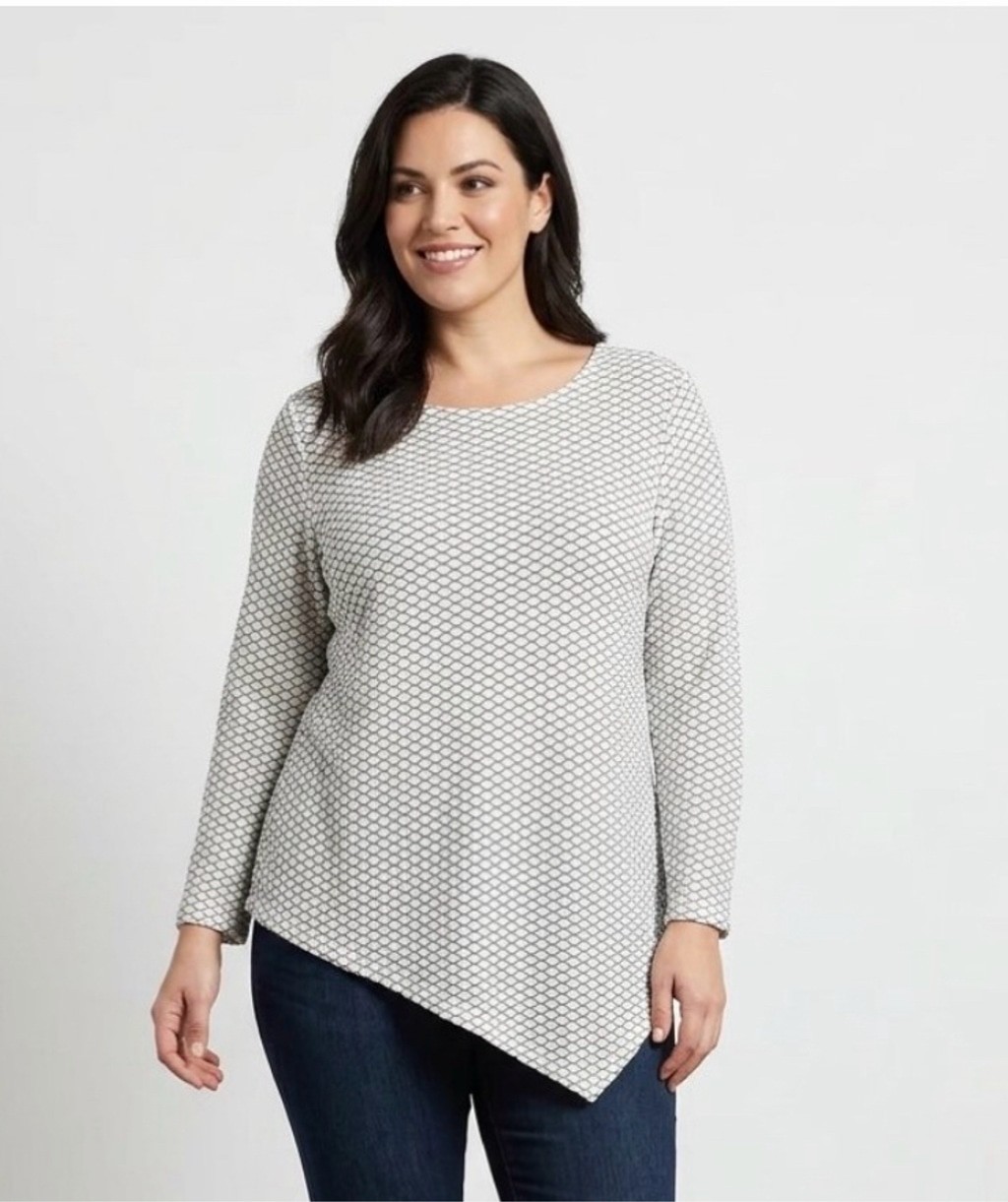 Travelers by Chico\'s Textured Honeycomb Asymmetrical Blouse (Size 3) Large 2085