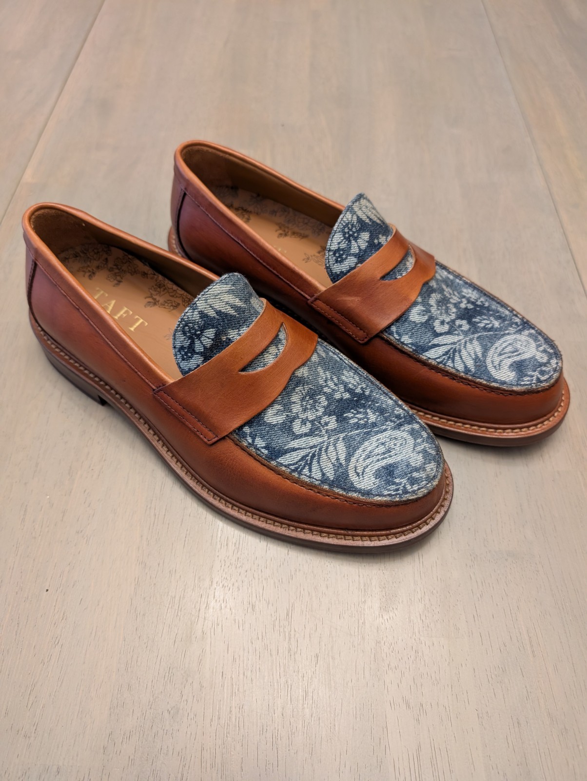 Beautiful TAFT Jack Loafer Dress Shoes in Washed Denim Floral Size 9 Beautiful TAFT Jack Loafer Dress Shoes in Washed Denim Floral Size 9