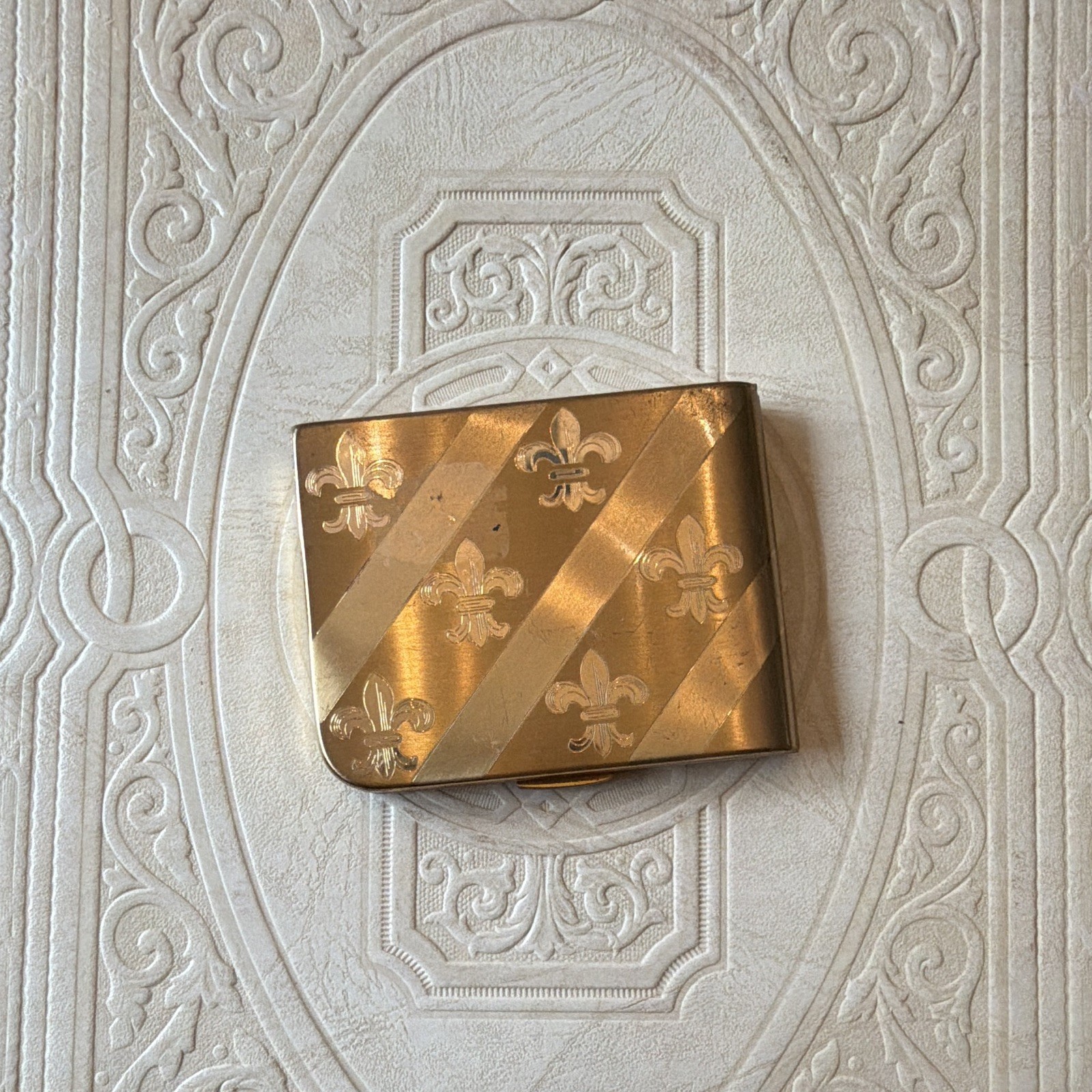 Vintage Elgin American Goldtone Fleur-de-lis Compact