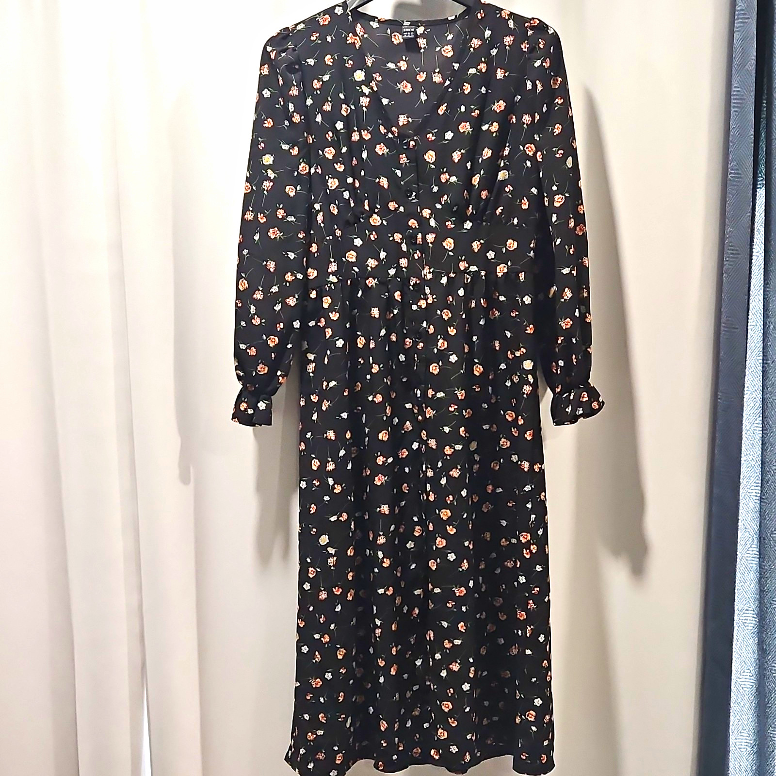 SHEIN Women\'s Size M Black Floral V-Neck A-Line Midi Dress Long Sleeve Buttons SHEIN Women\'s Size M Black Floral V-Neck A-Line Midi Dress Long Sleeve Buttons