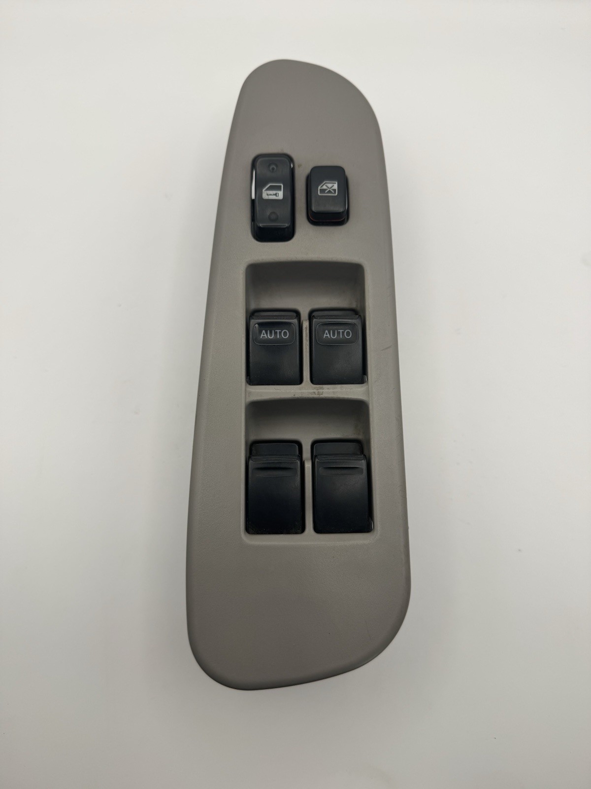 2001-2007 Toyota Sequoia Driver Master Power Window Switch Gray OEM 84040-0C010 2001-2007 Toyota Sequoia Driver Master Power Window Switch Gray OEM 84040-0C010