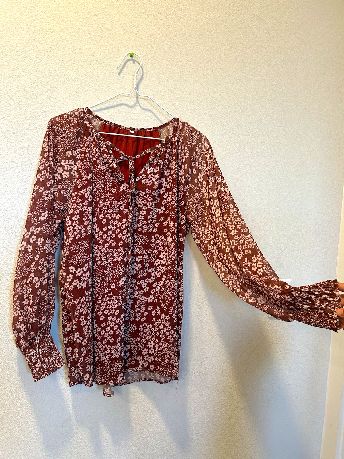 Women’s Burgundy/White Floral Sheer V-Neck Tie Blouse Smocked Long Sleeve L