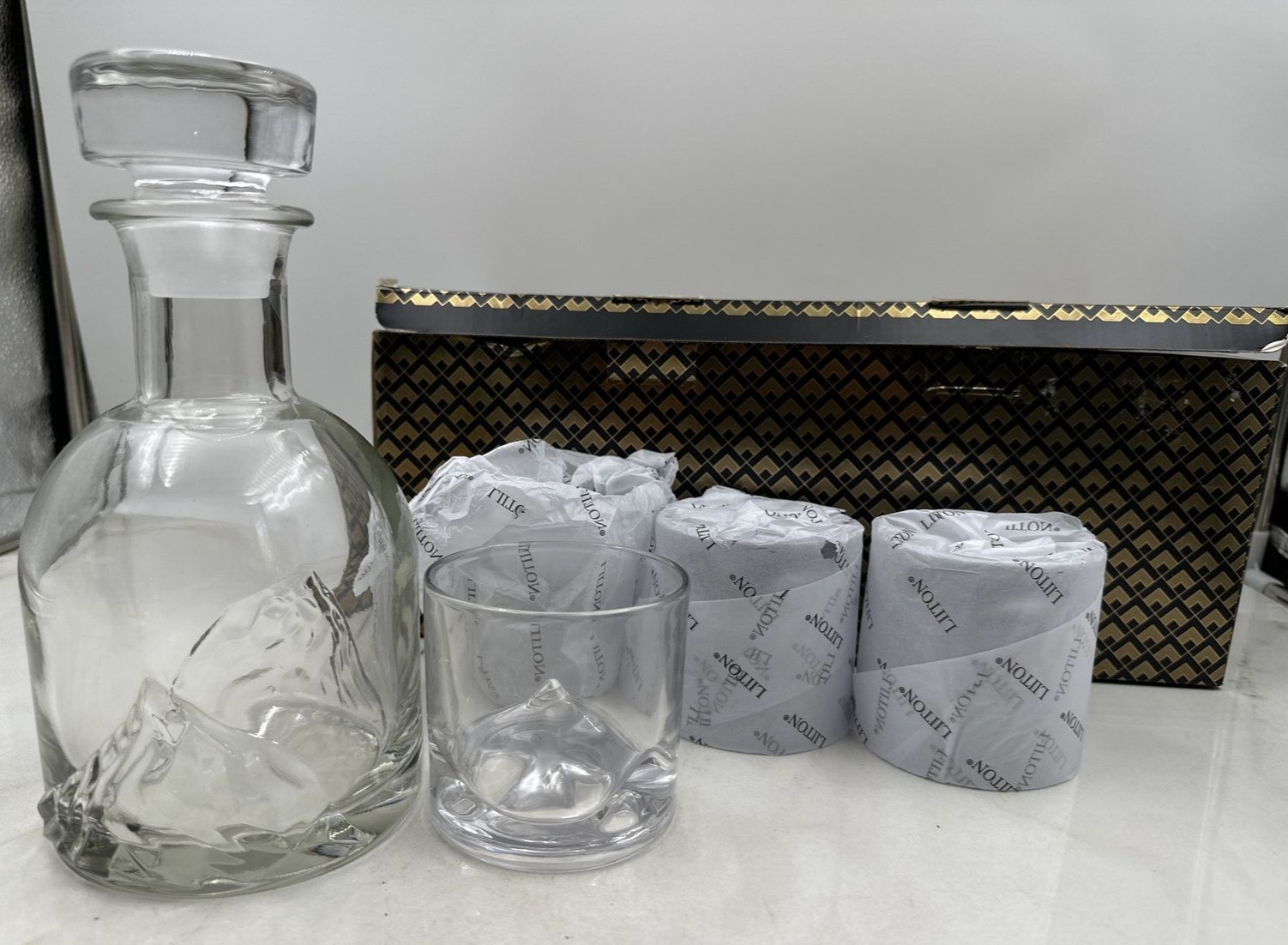 Everest Mountain Crystal Whiskey Decanter Gift Set with 4 Old Fashioned Glass