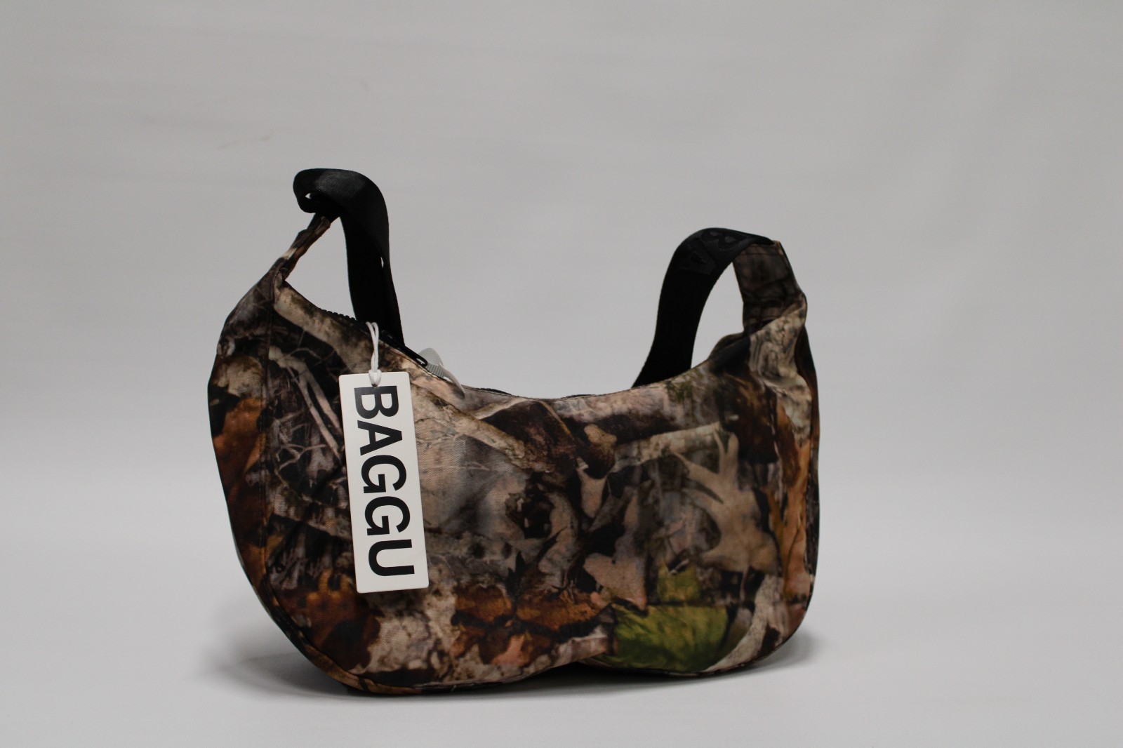 Medium BAGGU Nylon Crescent Bag - NEW with tags- Photo Forest - Camo Print Medium BAGGU Nylon Crescent Bag - NEW with tags- Photo Forest - Camo Print