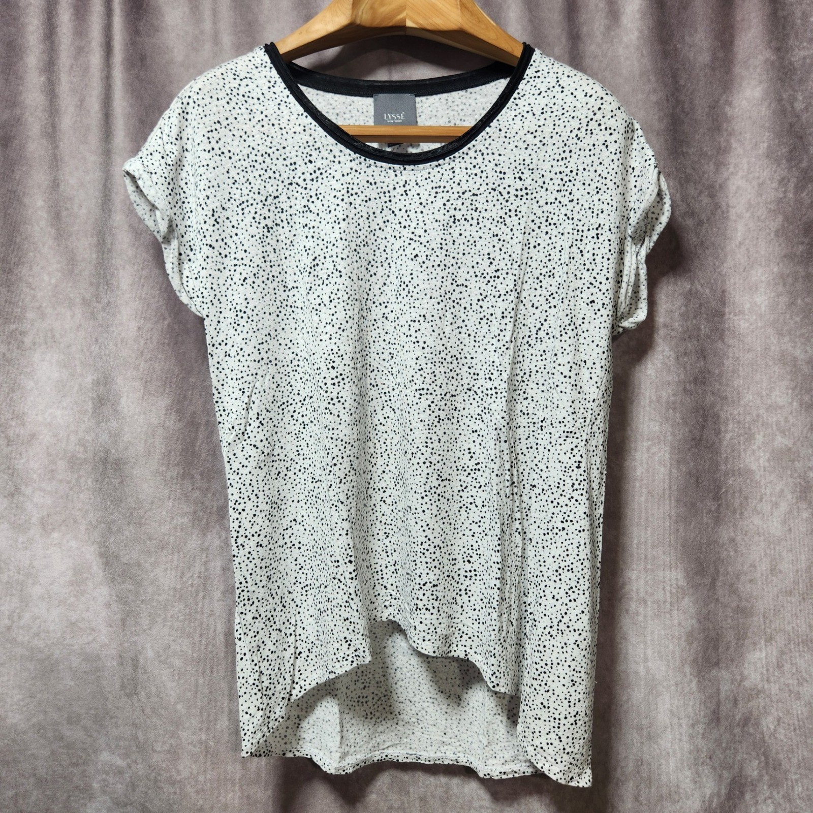 Lysse New York Medium Linen Blend Speckled High Low Short Sleeve Top White dots