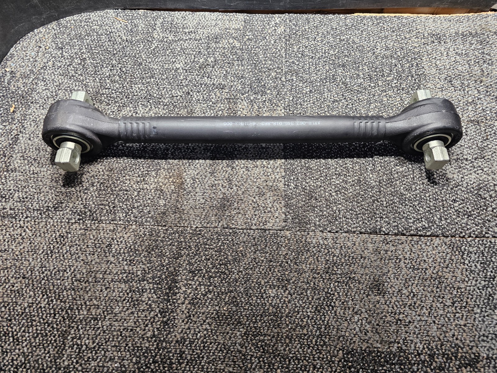 Front Axle Torque Rod 24.41in C-To-C Length 16-21043-000 for Freightliner