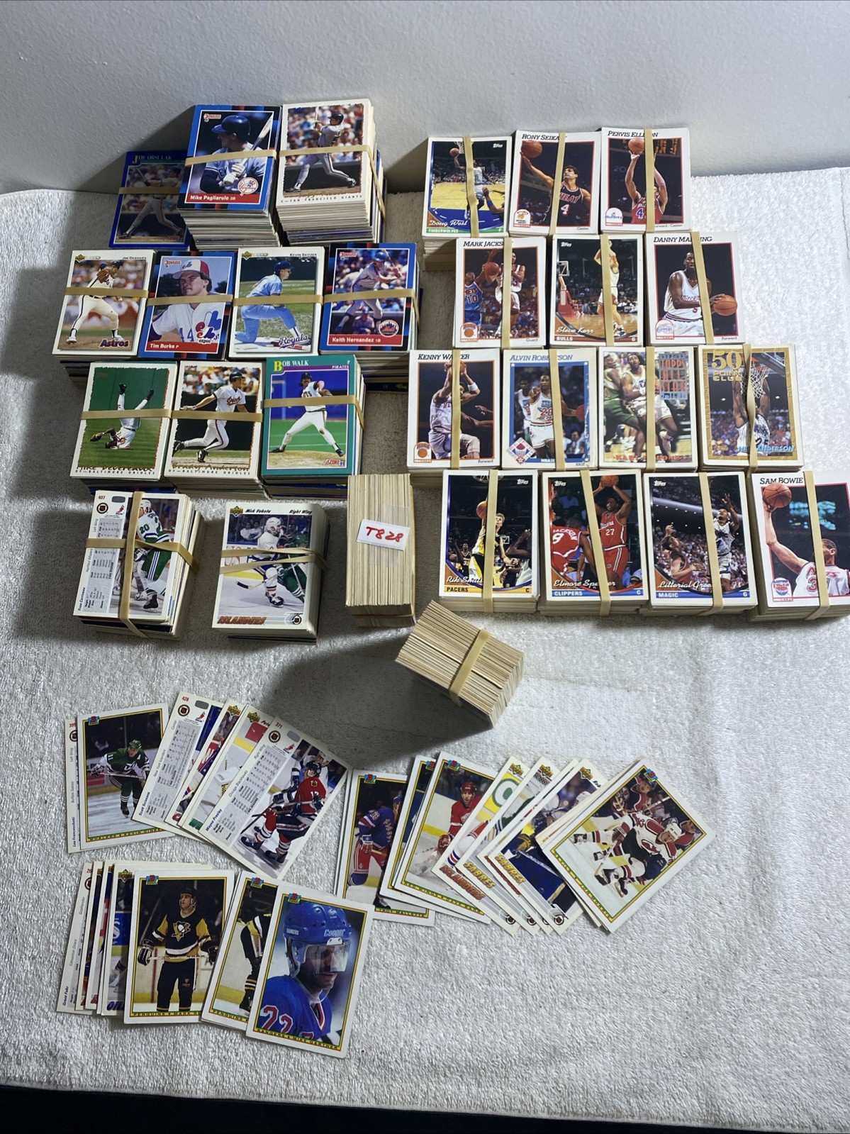 Basketball NBA, More 3,000 Card Lot, See Picture, At It,  ( T828)