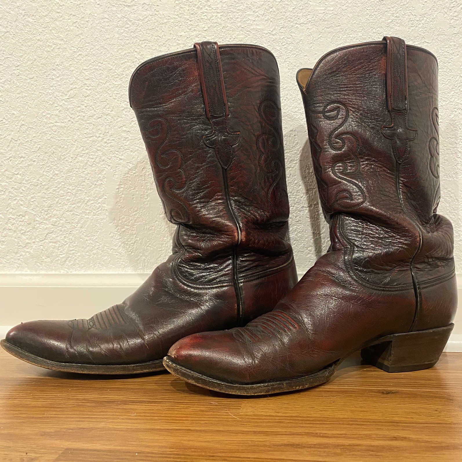 Lucchese 1883 Mens Size 10 D Black Cherry Leather Western Cowboy Boots. Lucchese 1883 Mens Size 10 D Black Cherry Leather Western Cowboy Boots.