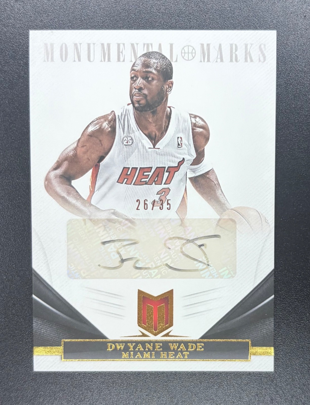 2012 Panini Momentum Dwyane Wade Monumental Marks Autograph /25 Heat