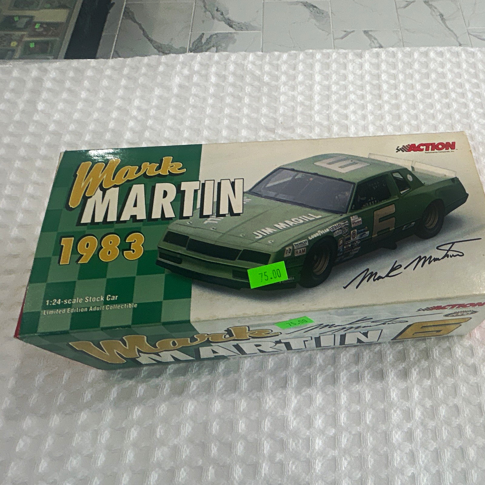 Action 1:24 Mark Martin 1983 Valvoline #5 Chevy Monte Carlo Diecast LE 1/6500