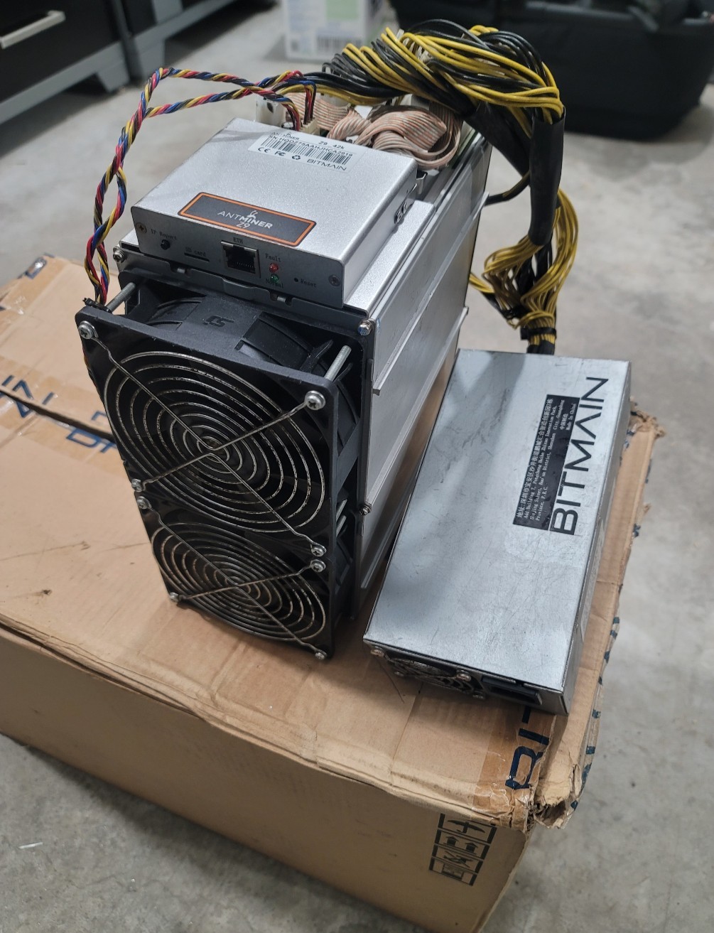 Bitmain Antminer BiG Z9 42K / 48k 100% Working Equihash Miner + PSU Bitmain Antminer BiG Z9 42K / 48k 100% Working Equihash Miner + PSU