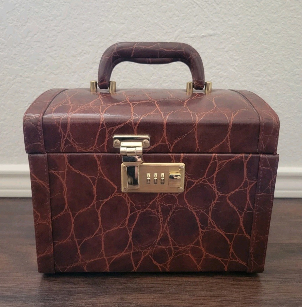 Vintage Dillard\'s Faux Crocodile Embossed Leather Cosmetic Jewelry Train Case