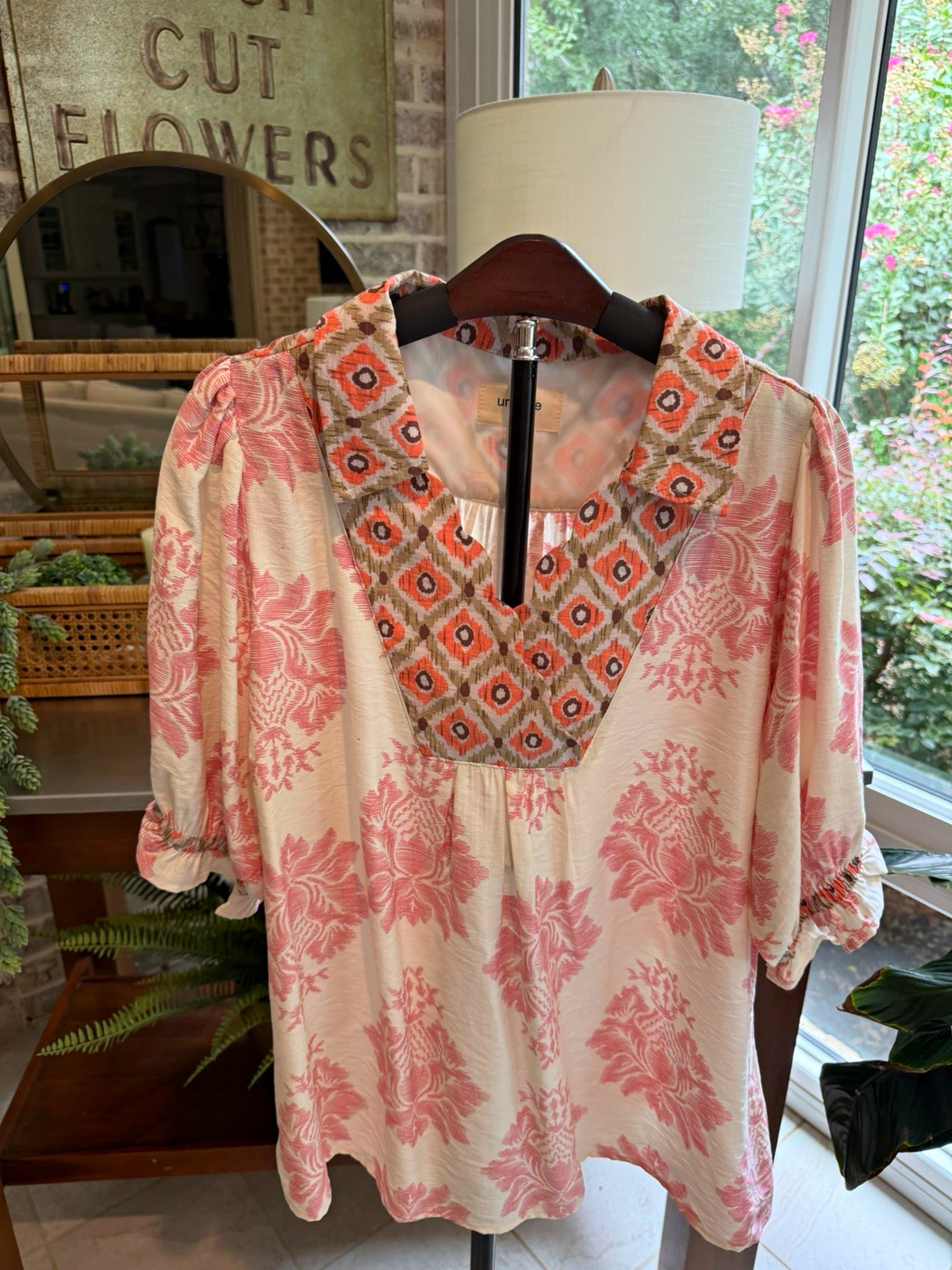 Umgee Women\'s L Pink/Ivory Floral V-Neck 3/4 Sleeve Peasant Pullover Blouse Umgee Women\'s L Pink/Ivory Floral V-Neck 3/4 Sleeve Peasant Pullover Blouse