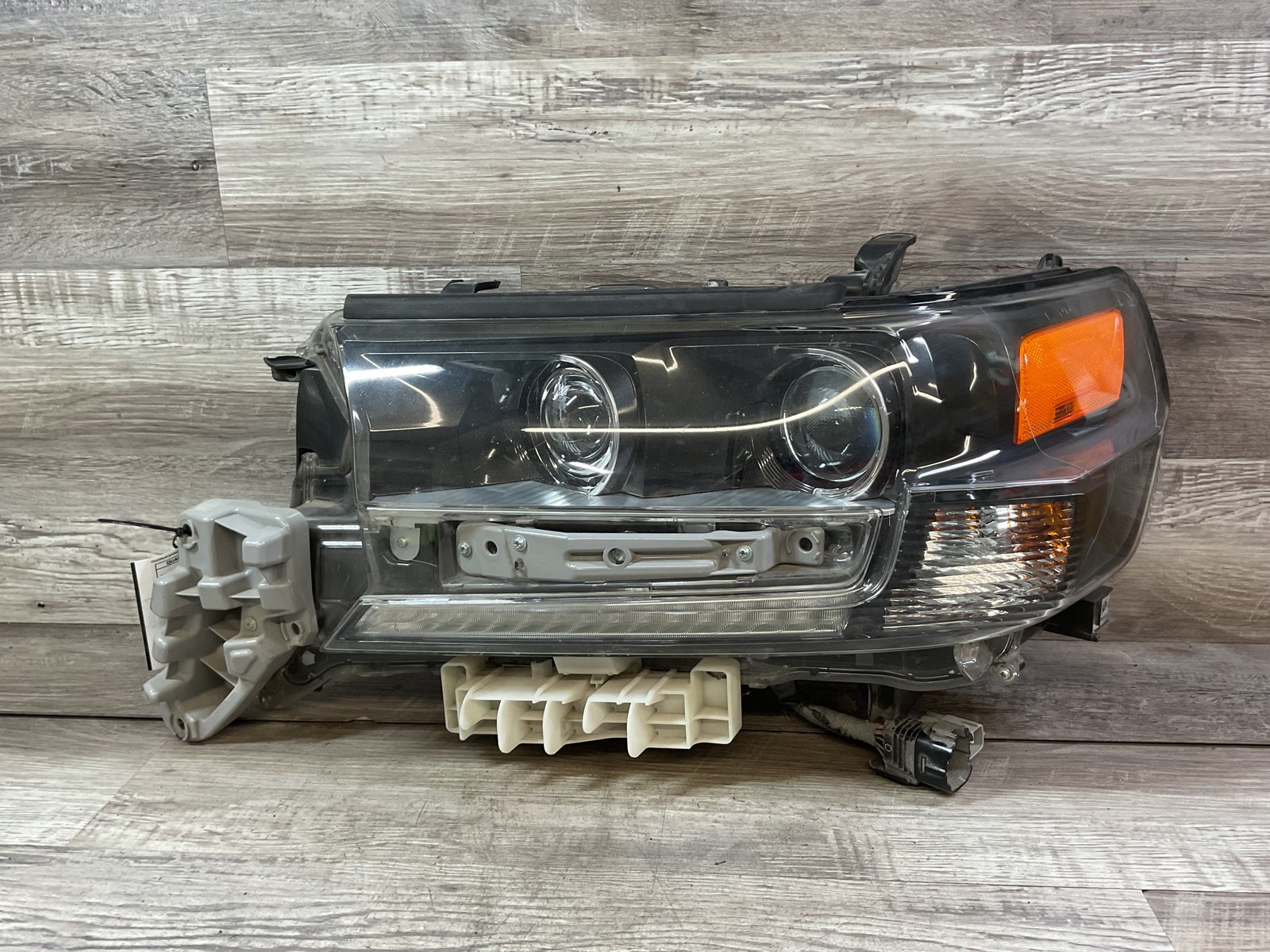 USED - 2016-2021 Toyota Land Cruiser L Headlamp LED - OEM USED - 2016-2021 Toyota Land Cruiser L Headlamp LED - OEM