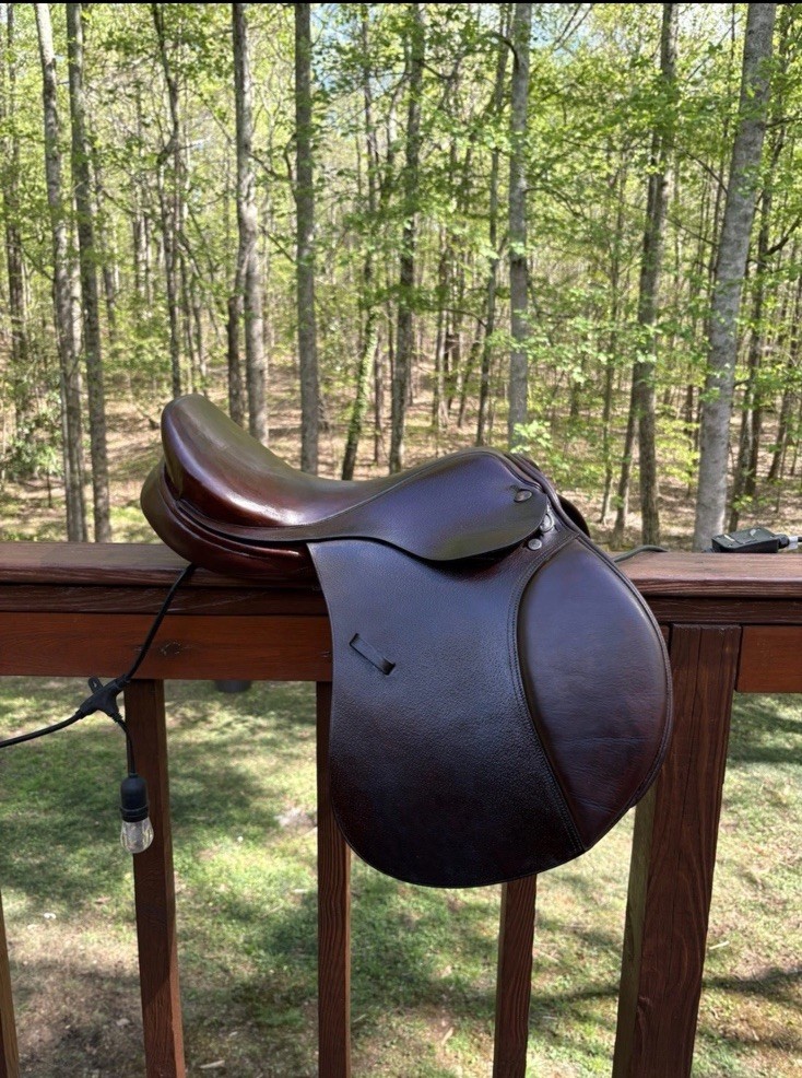 Smith Worthington Brown Leather All Purpose English Saddle 17 in. Smith Worthington Brown Leather All Purpose English Saddle 17 in.