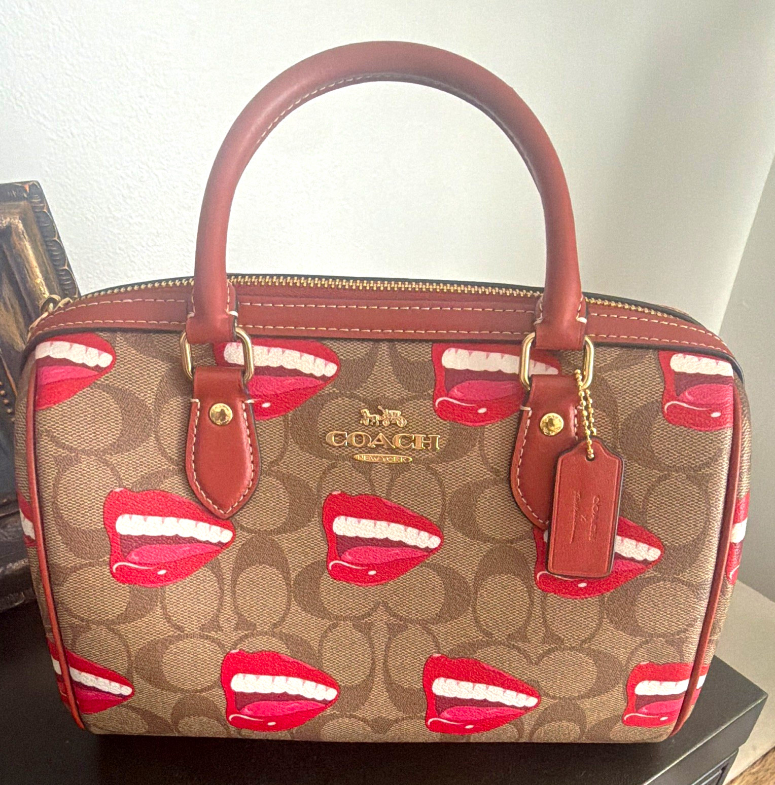 Coach Women\'s Signature Logo Lips Print Zip Satchel Top Handle Brown/Red Coach Women\'s Signature Logo Lips Print Zip Satchel Top Handle Brown/Red