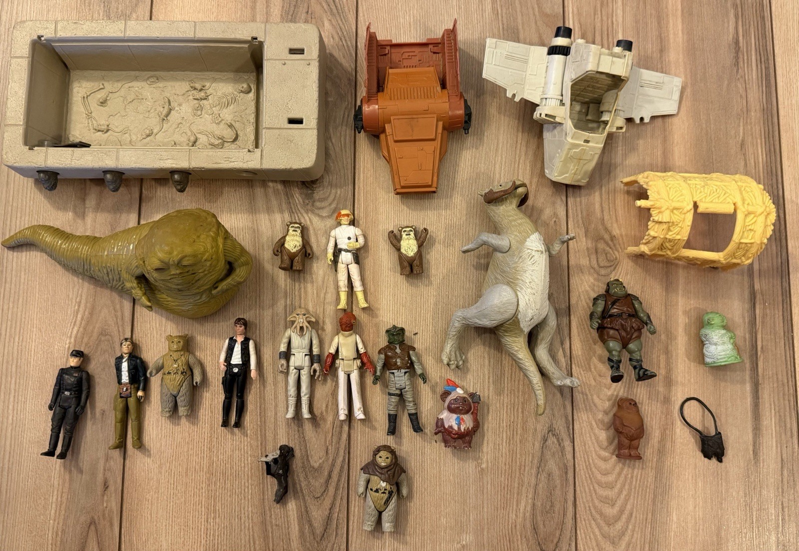 Vintage 70s 80s Kenner Star Wars Lot Of 17 Action Figures & Accessories Vintage 70s 80s Kenner Star Wars Lot Of 17 Action Figures & Accessories