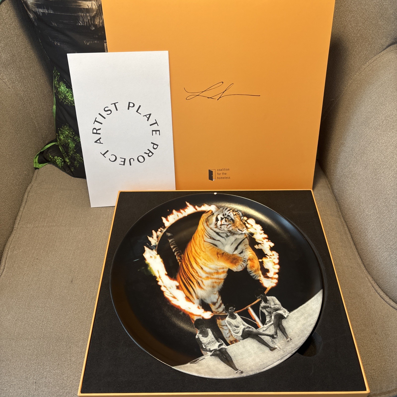 LORNA Simpson Collectors Plate - The Best Passage - Limited Edition - 250 LORNA Simpson Collectors Plate - The Best Passage - Limited Edition - 250