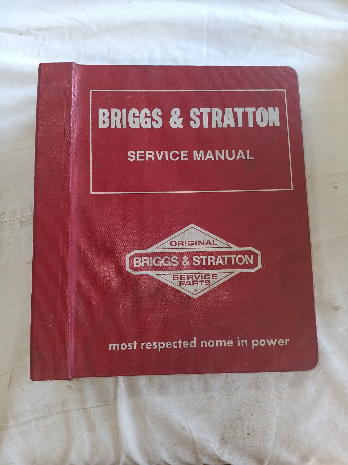 Vintage BRIGGS and STRATTON SERVICE and PARTS MANUAL Book.  Repair info.