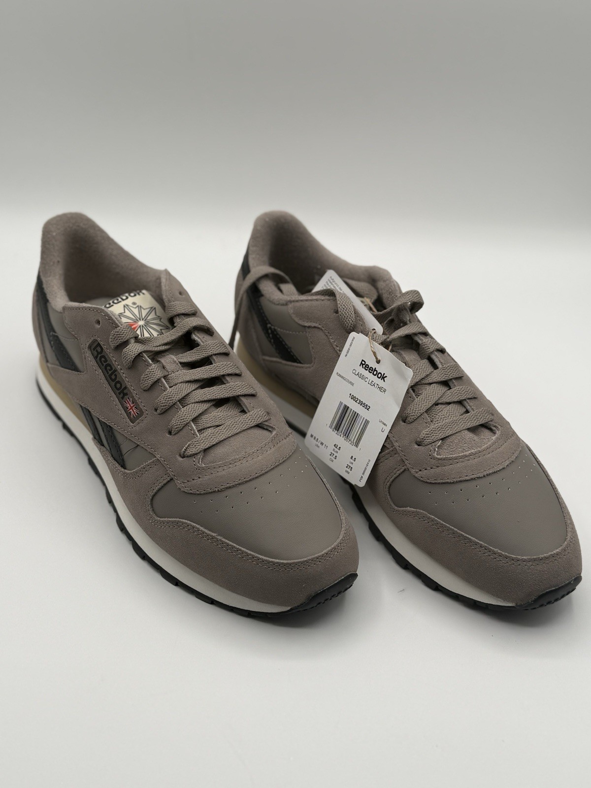 Reebok Classic Leather Men’s Gray Low Top Lace-Up Sneaker New with Box