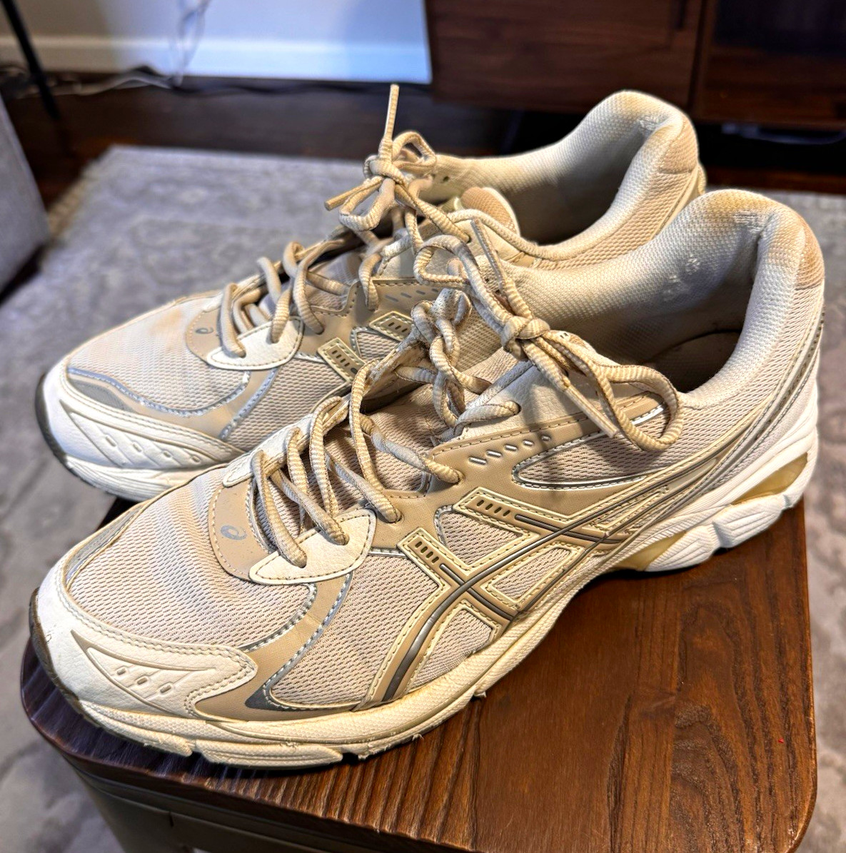 ASICS GEL Men’s Low Top Lace Up Sneakers White Gray Mesh Upper Rubber Sole ASICS GEL Men’s Low Top Lace Up Sneakers White Gray Mesh Upper Rubber Sole