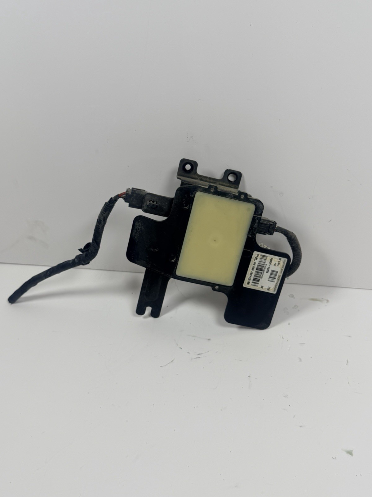 2017-2019 Hyundai Ioniq OEM Blind Spot Radar Sensor Right 95821-G2001 RH OEM 2017-2019 Hyundai Ioniq OEM Blind Spot Radar Sensor Right 95821-G2001 RH OEM