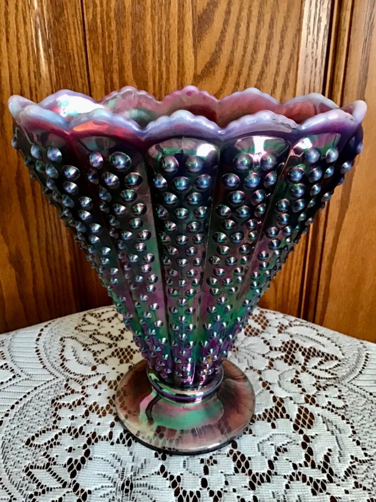 VINTAGE FENTON ART GLASS IRIDESCENT PLUM HOBNAIL FAN VASE