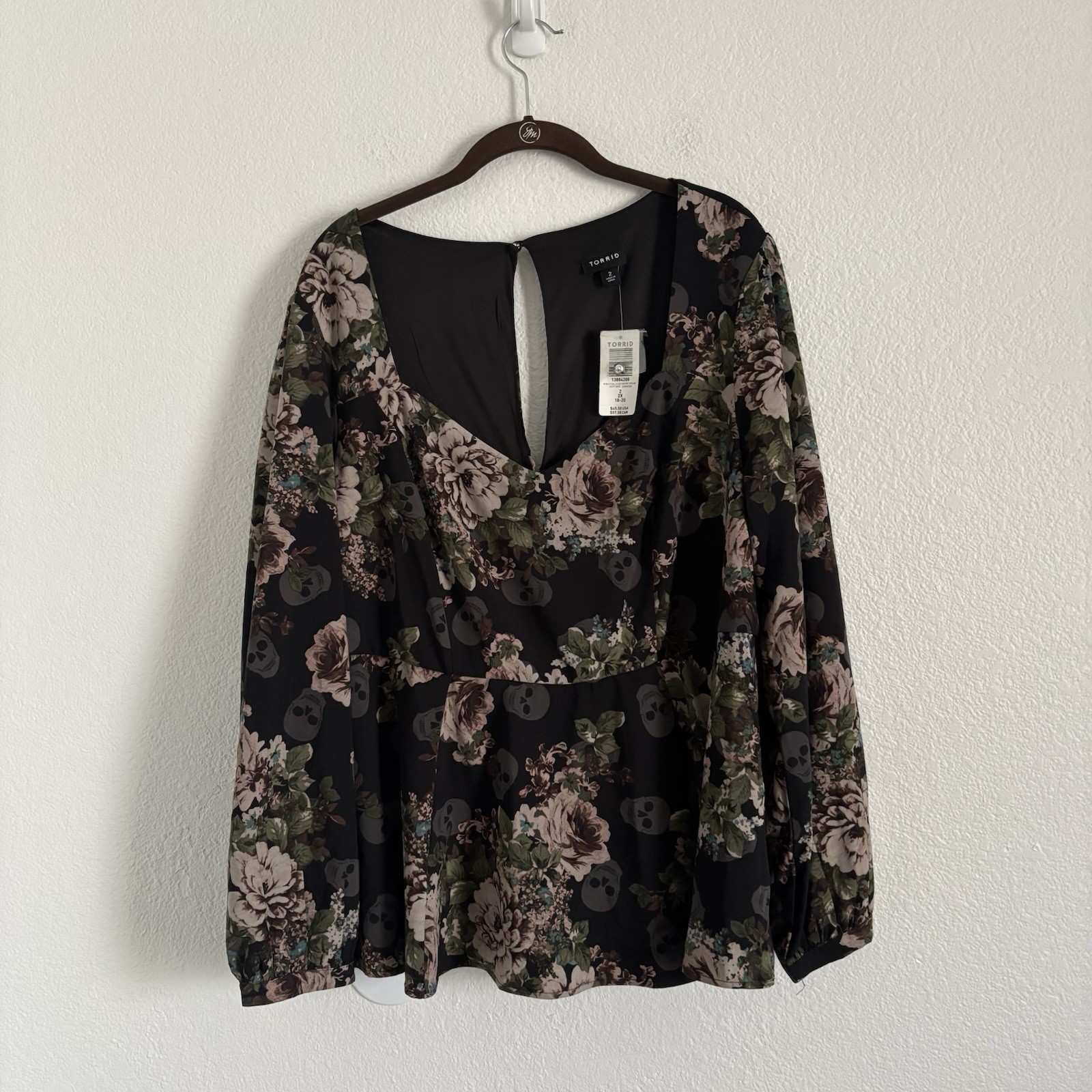 NWT Torrid Women\'s Size 2X (18-20) Black Skull Crepe Sweetheart Peplum Blouse