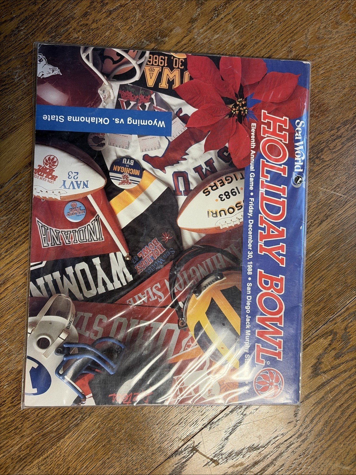 Sea World 1988 Holiday Bowl Vintage Program: Barry Sanders Sea World 1988 Holiday Bowl Vintage Program: Barry Sanders