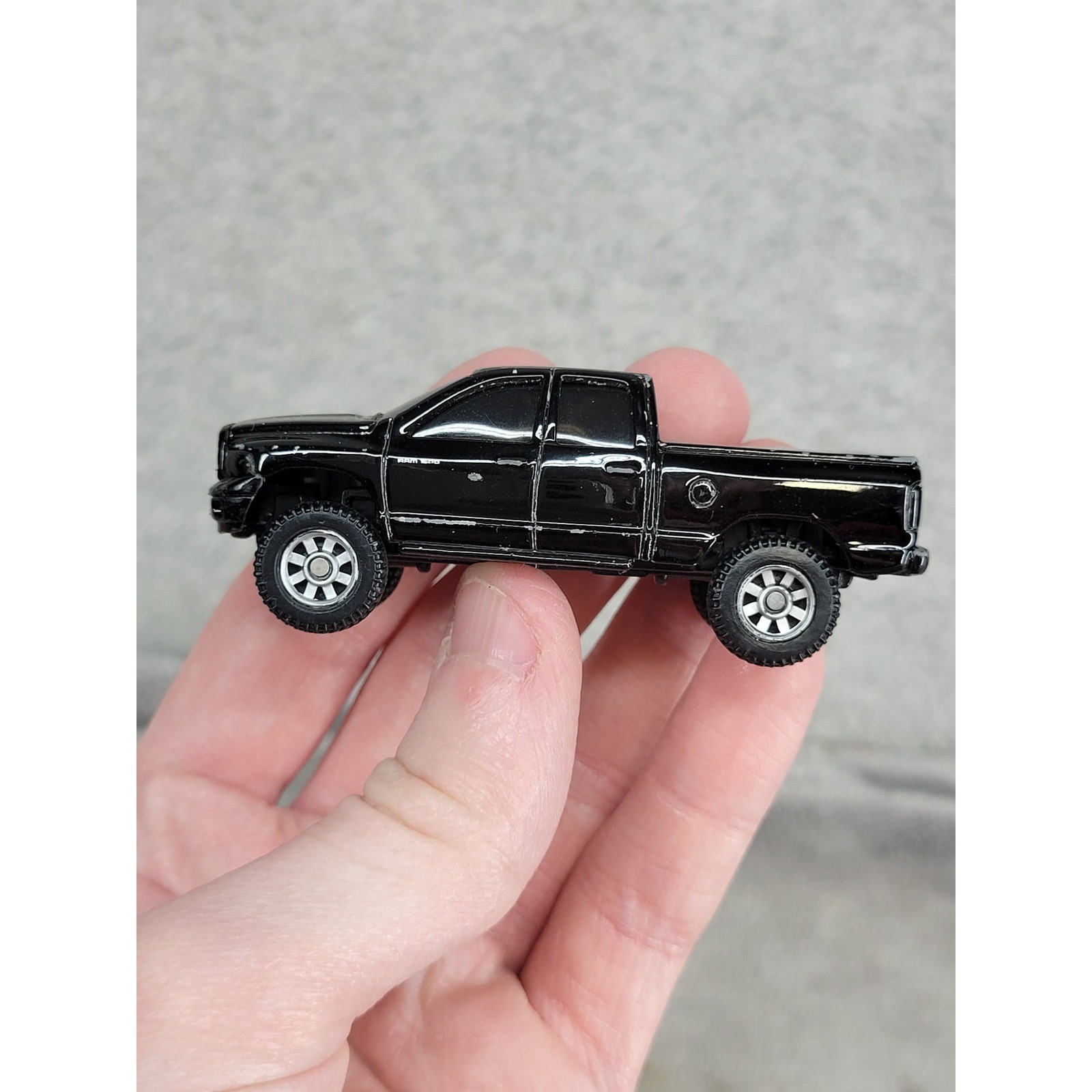 Vintage Maisto 2002 Dodge Ram Quad Cab Black Diecast Truck 3\