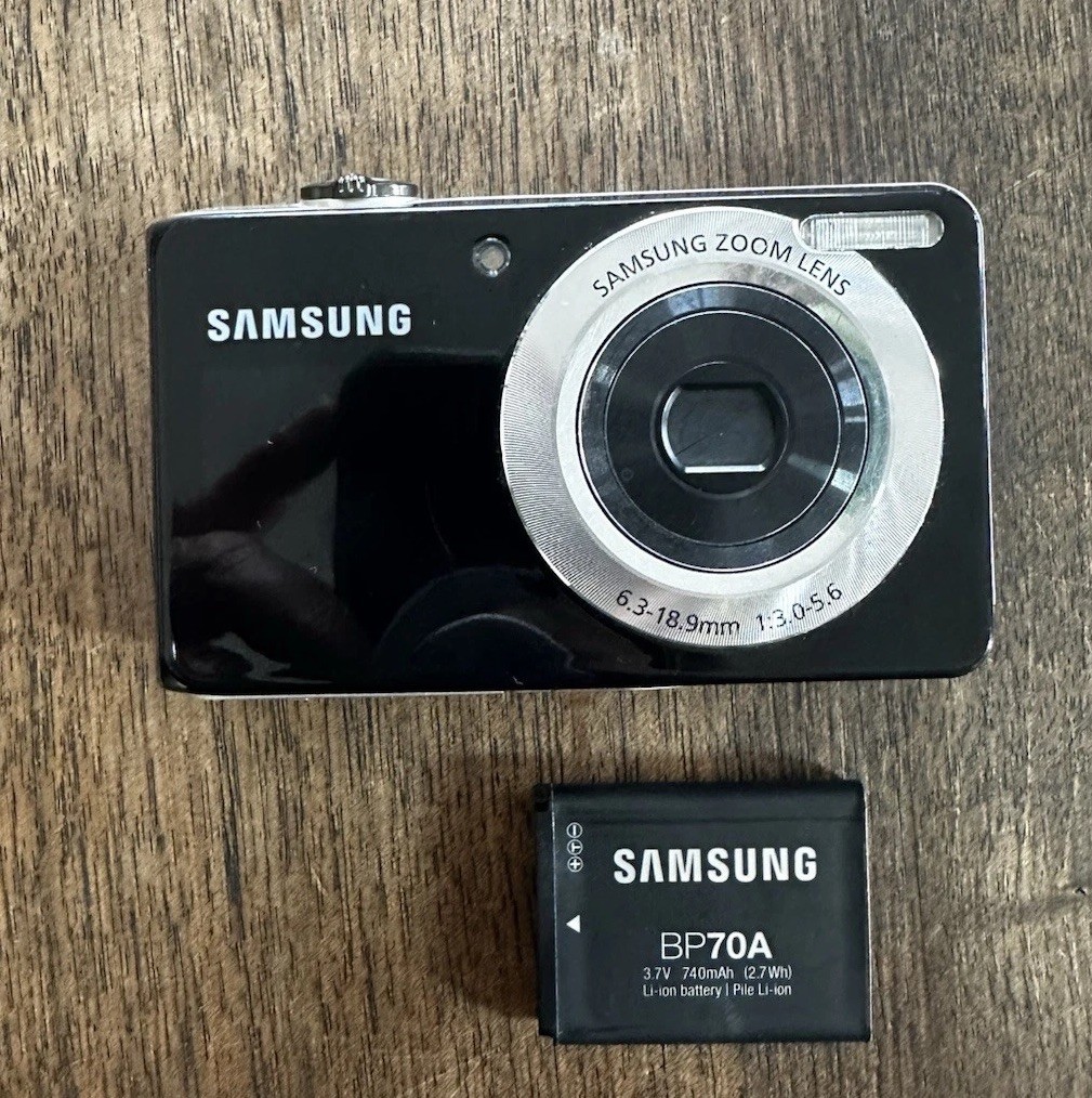 Samsung TL205 12.2MP Dual Screen Digital Point & Shoot Camera - AS IS FOR PARTS Samsung TL205 12.2MP Dual Screen Digital Point & Shoot Camera - AS IS FOR PARTS