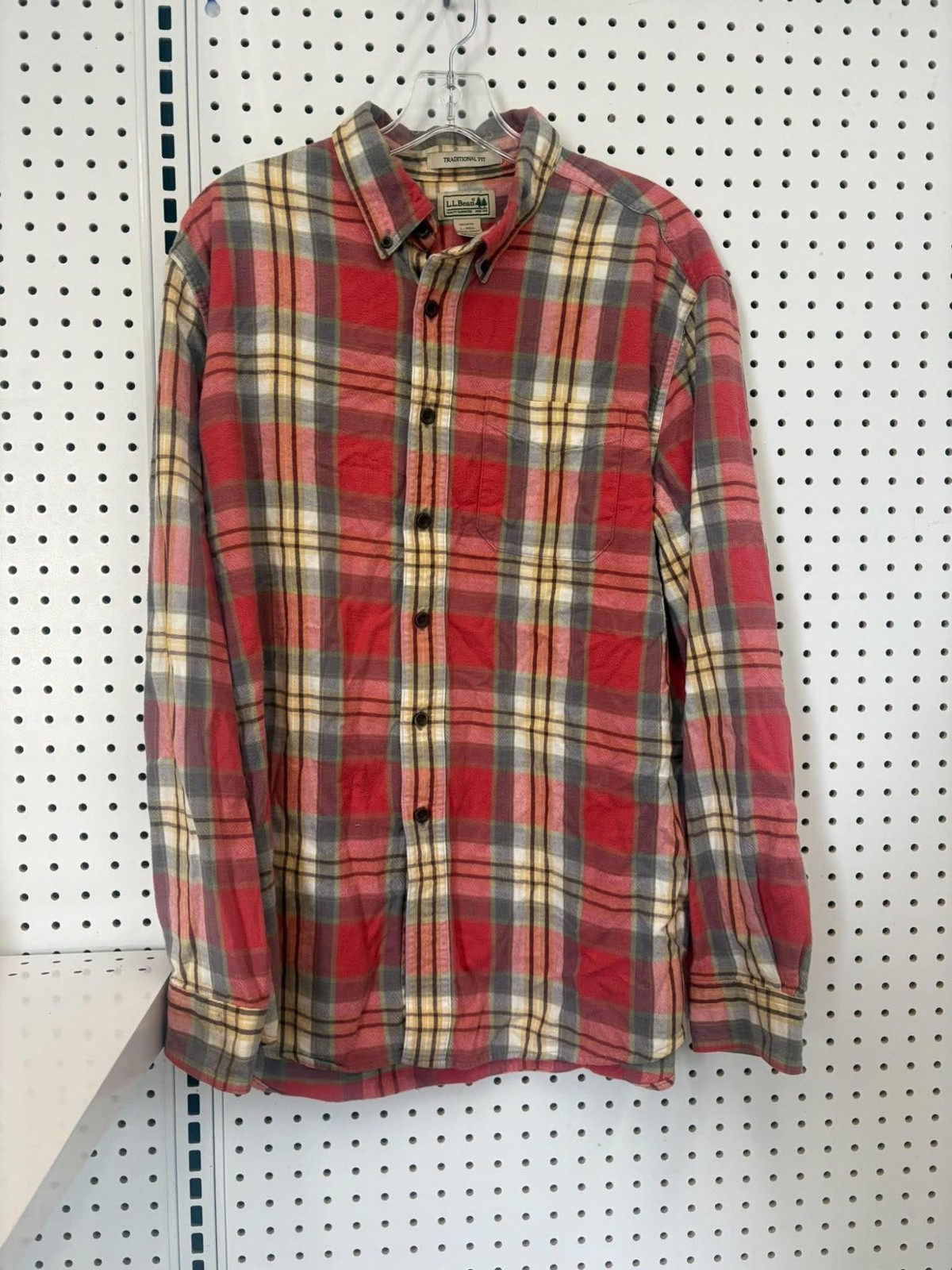 L.L. Bean Mens Traditional Fit Red Plaid Button-Down Shirt Size L Regular 100% C